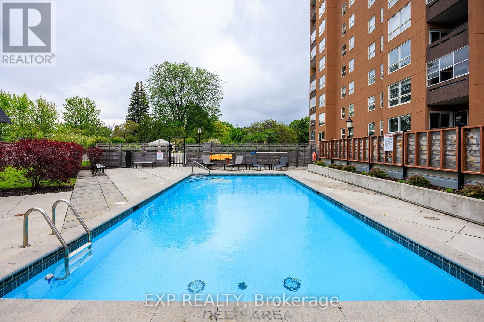 1003 - 373 Laurier Avenue E