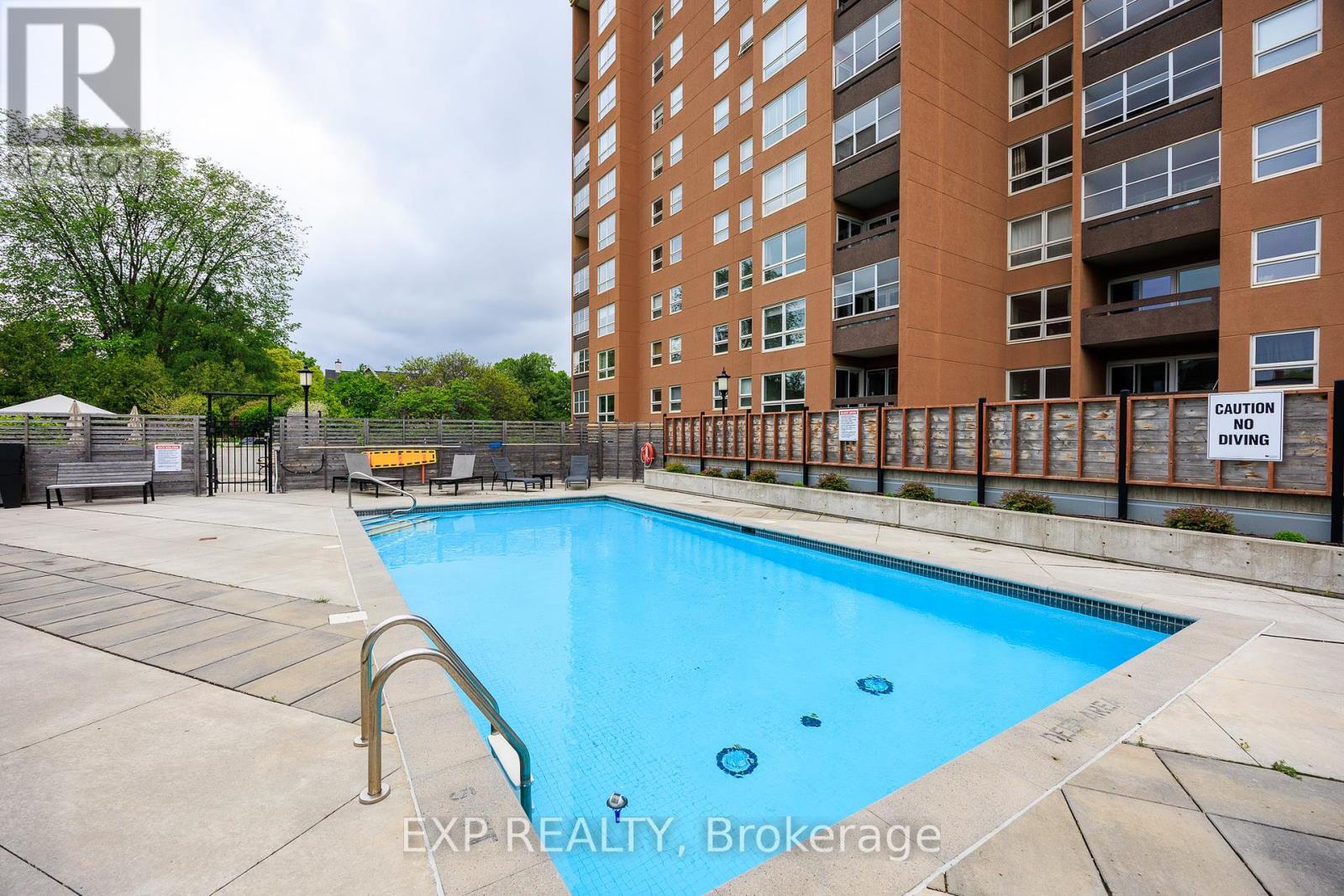 1003 - 373 Laurier Avenue E
