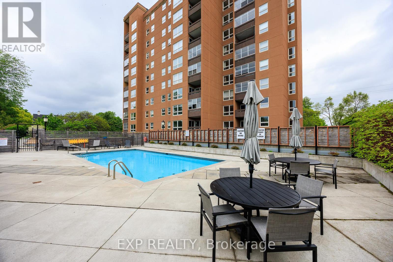 1003 - 373 Laurier Avenue E
