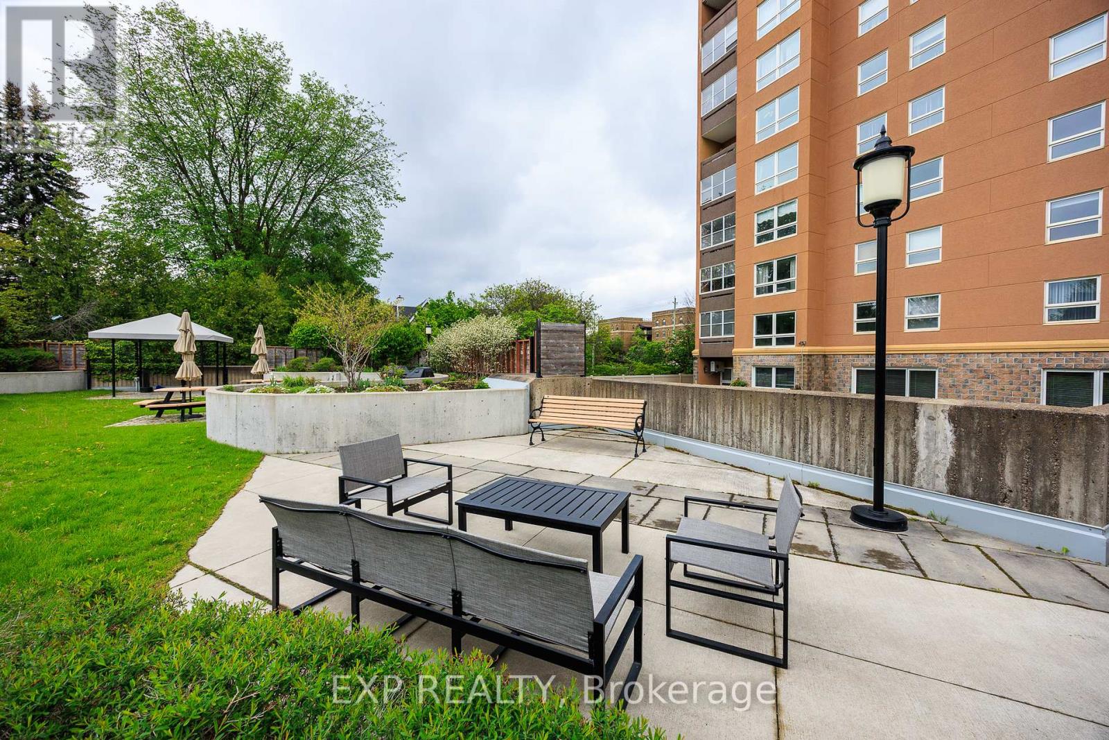 1003 - 373 Laurier Avenue E