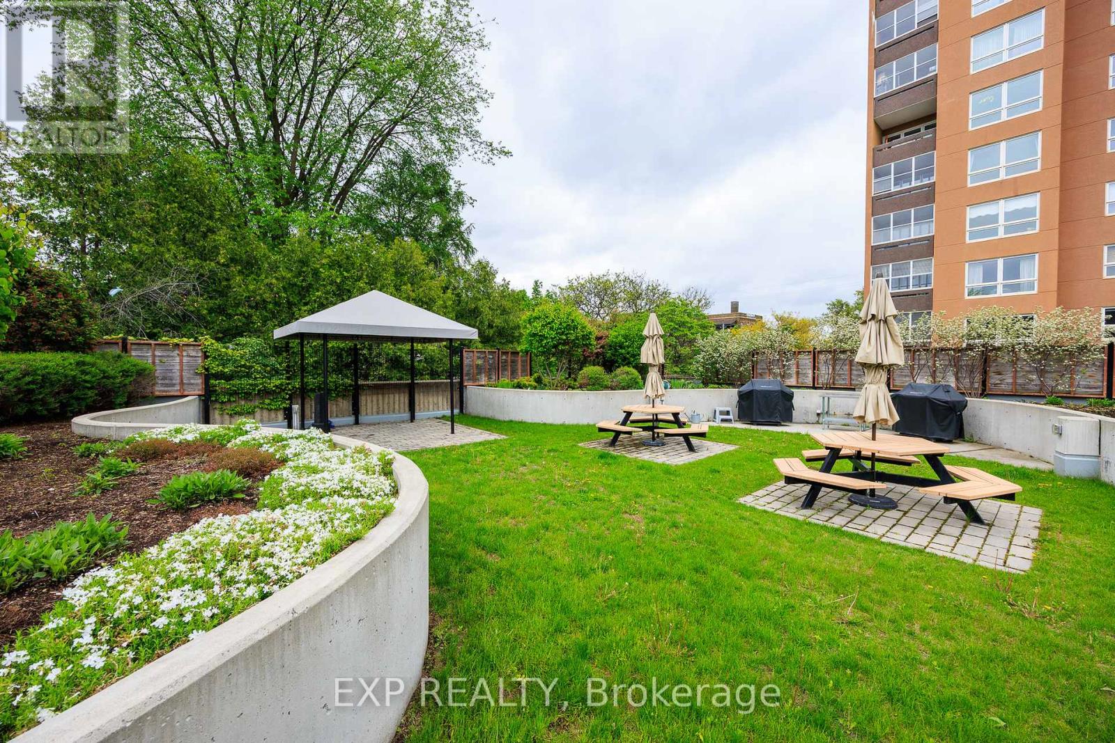 1003 - 373 Laurier Avenue E