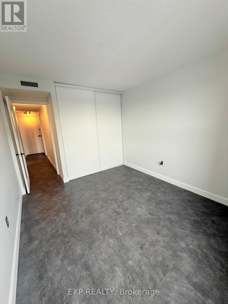 1003 - 373 Laurier Avenue E