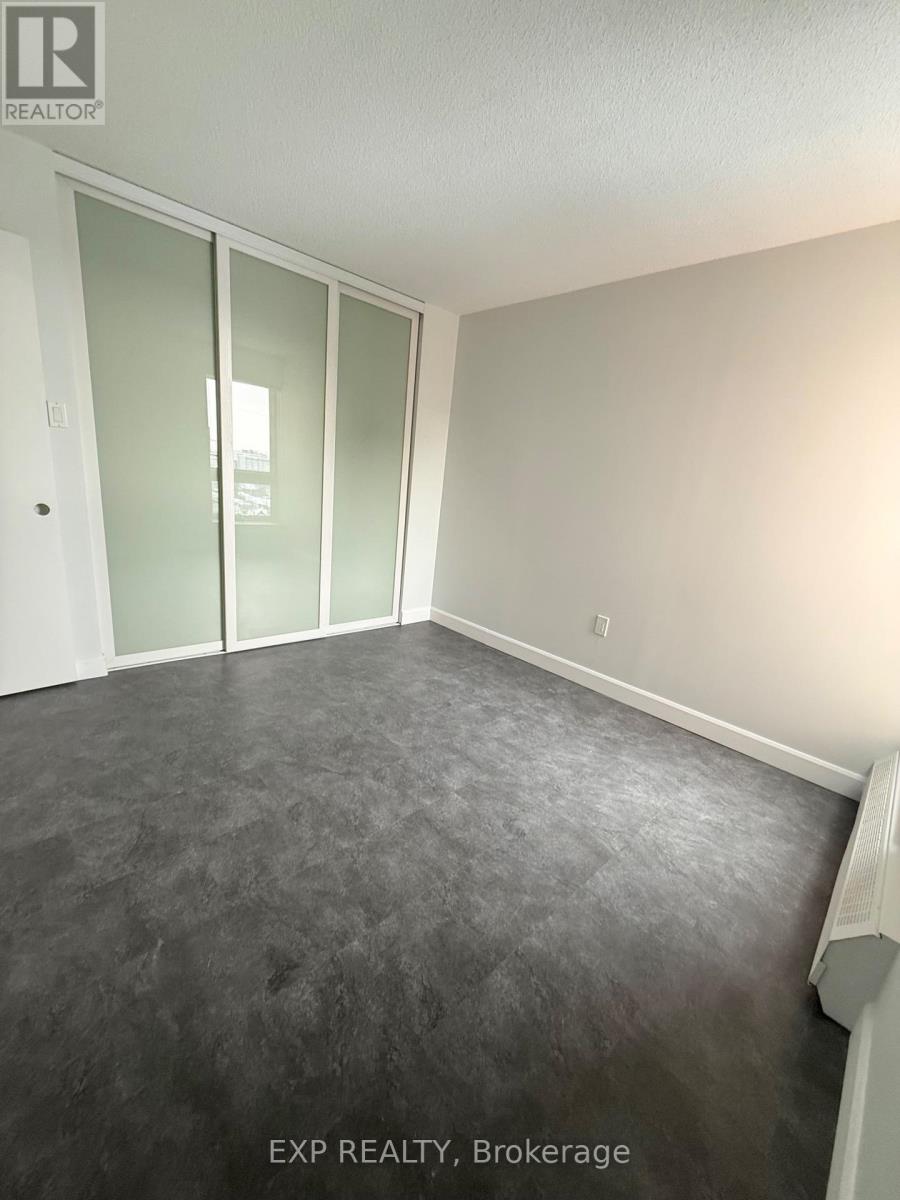 1003 - 373 Laurier Avenue E