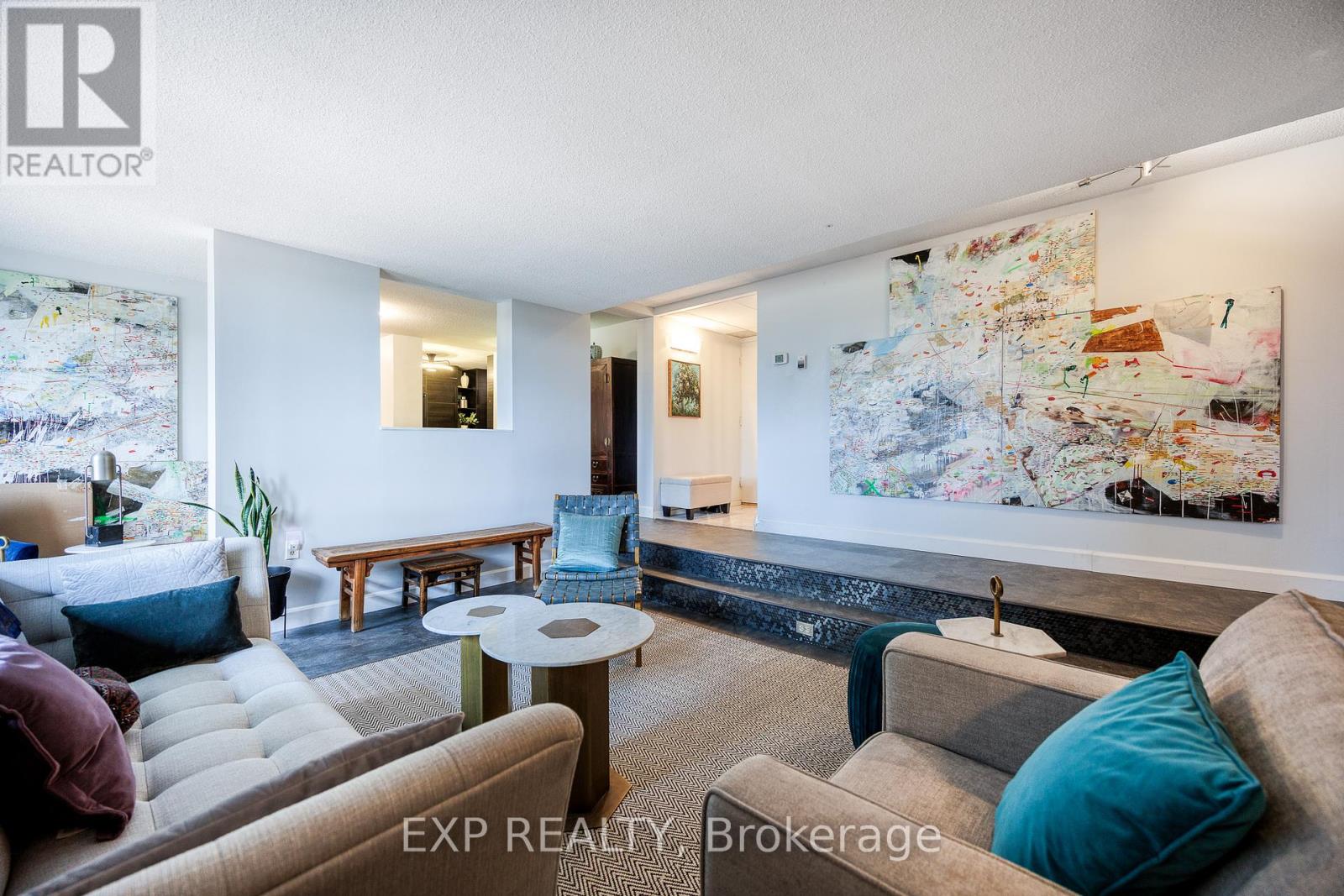 1003 - 373 Laurier Avenue E