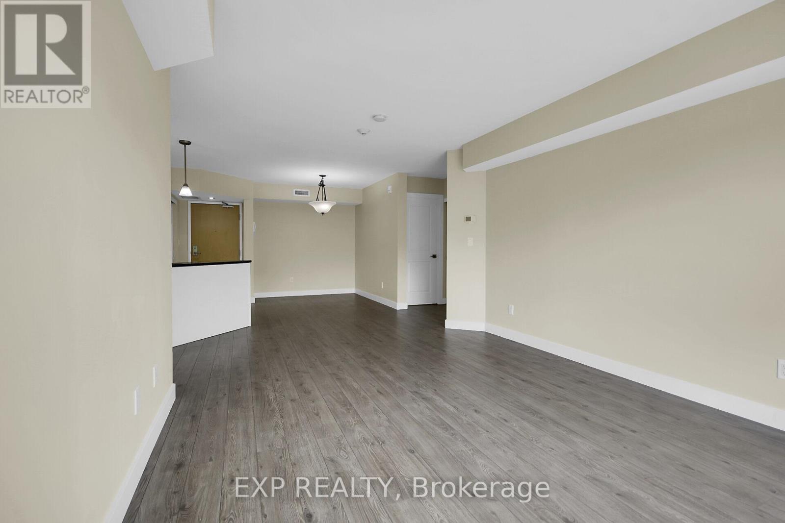 207 - 100 Jamieson Street