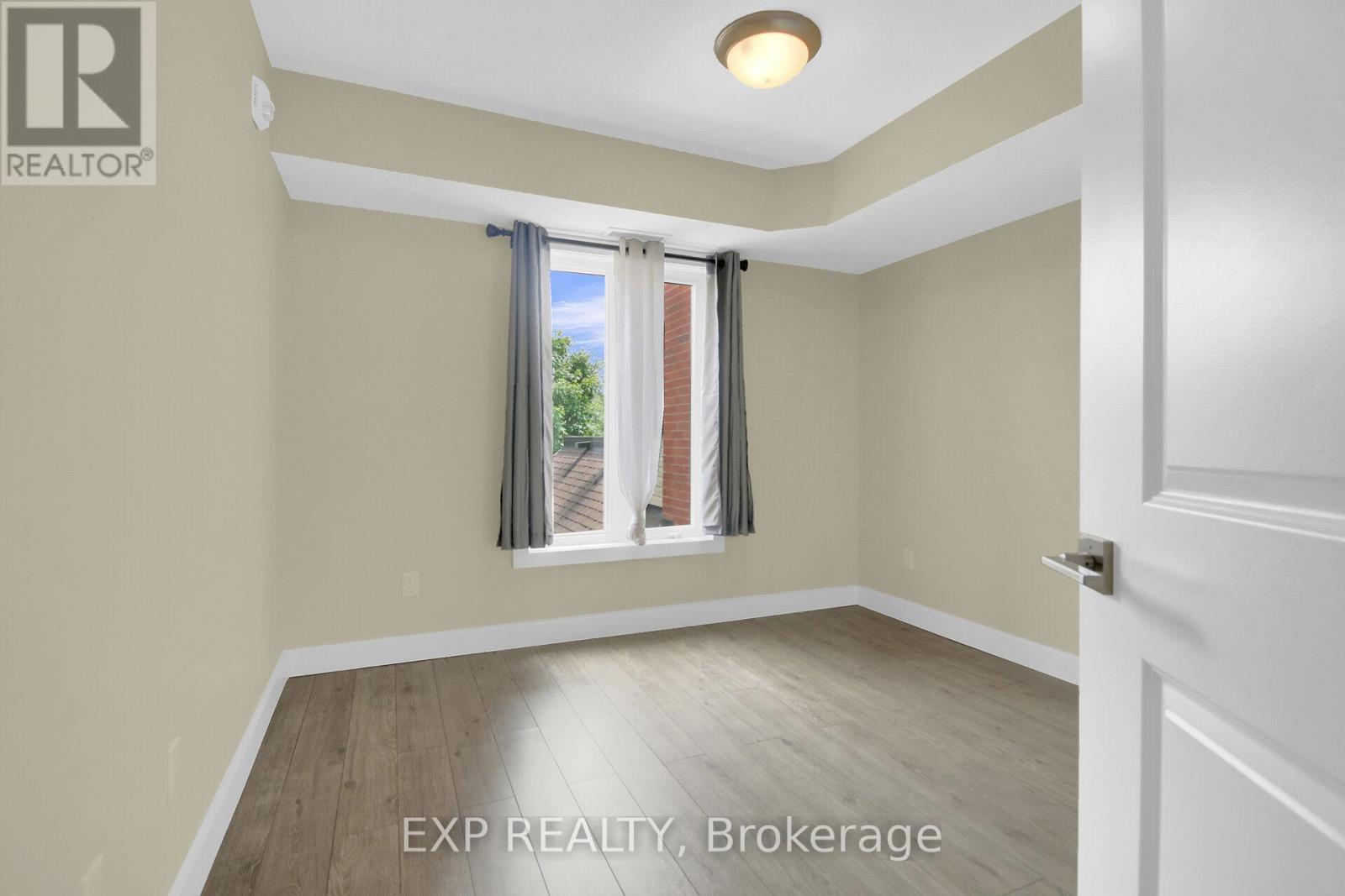 207 - 100 Jamieson Street