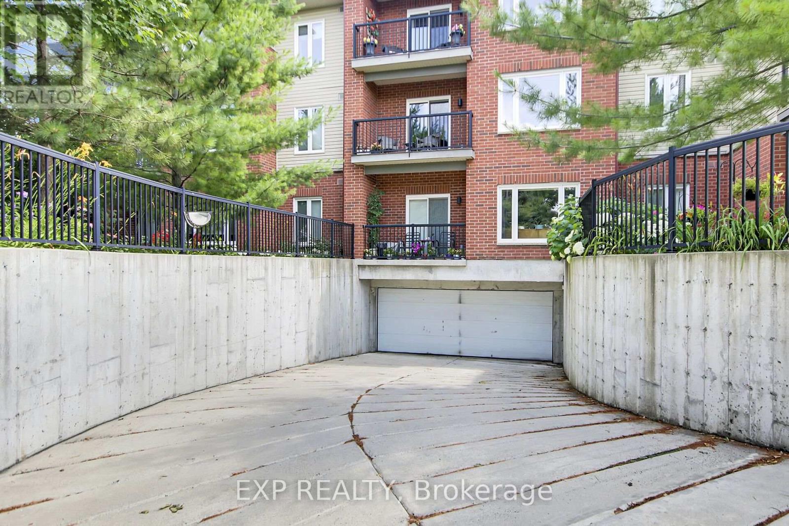 207 - 100 Jamieson Street