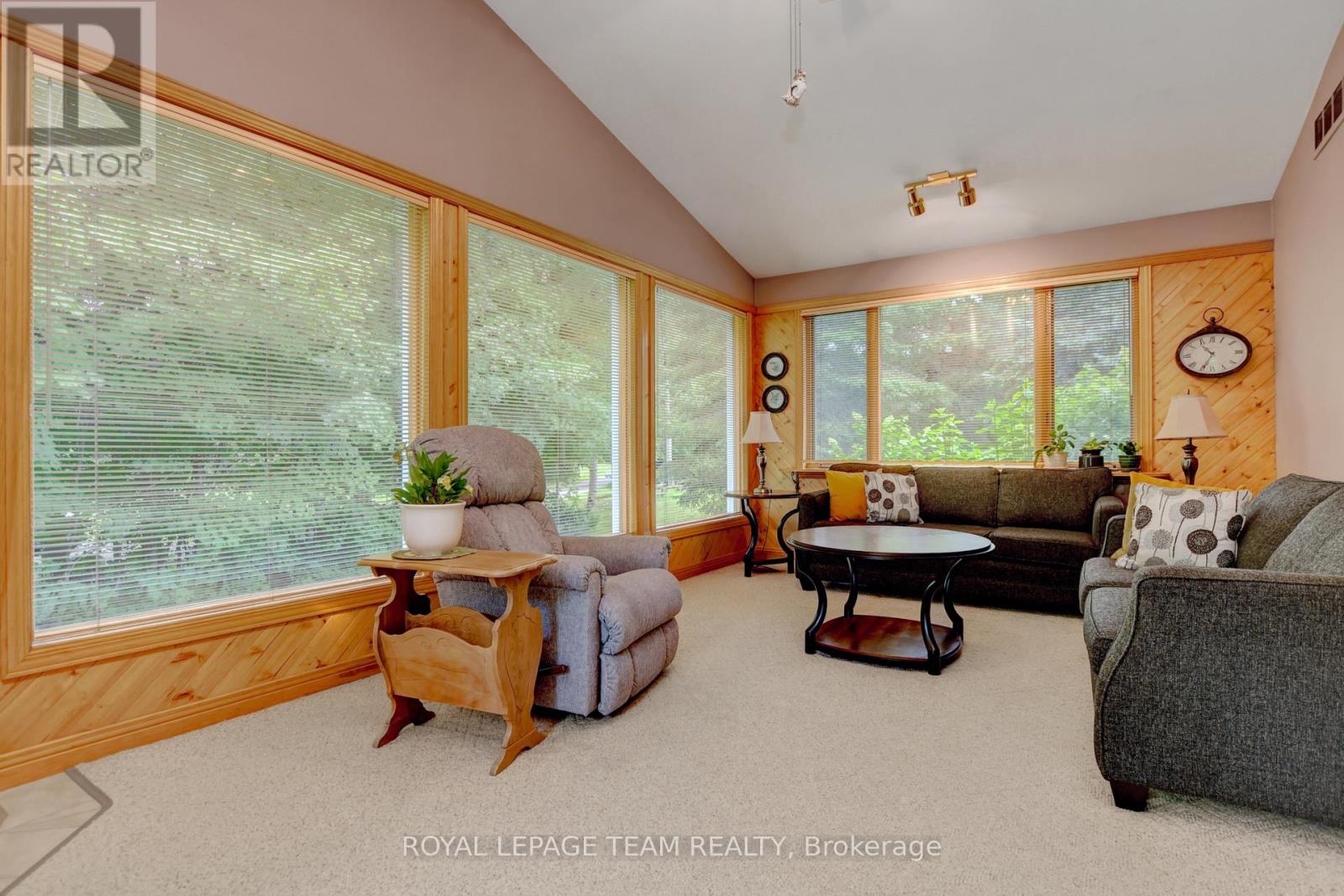 1043 County Rd 44 Road E