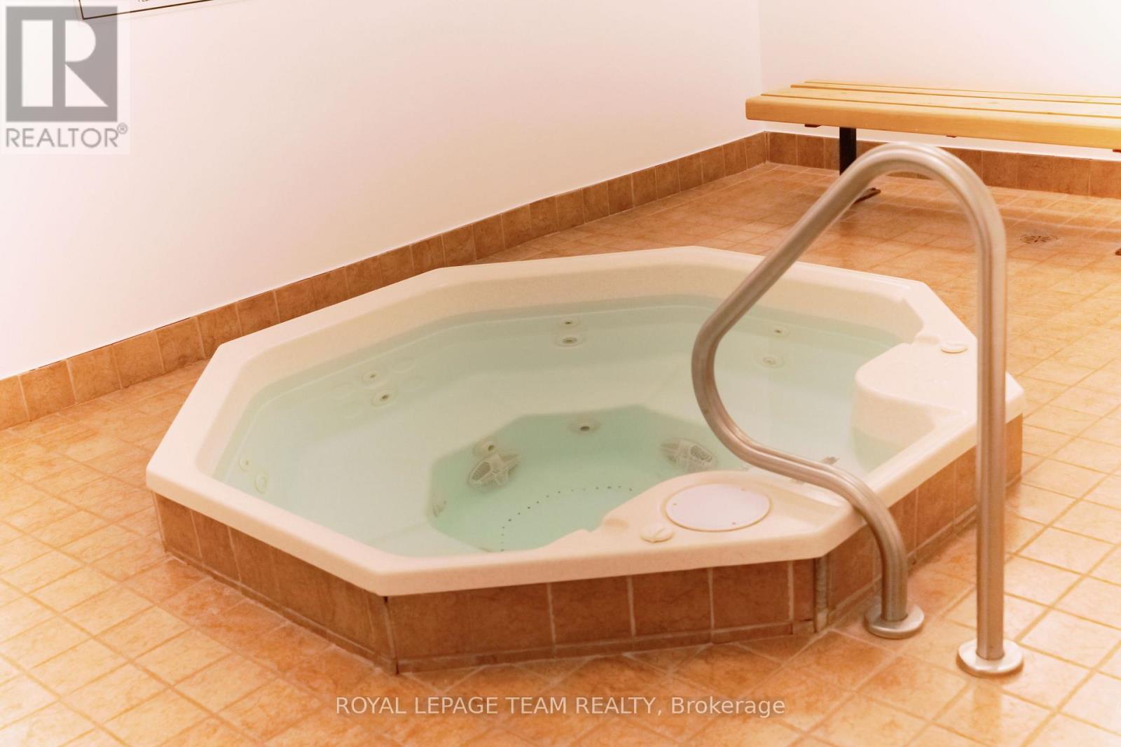 1516 - 2871 Richmond Road