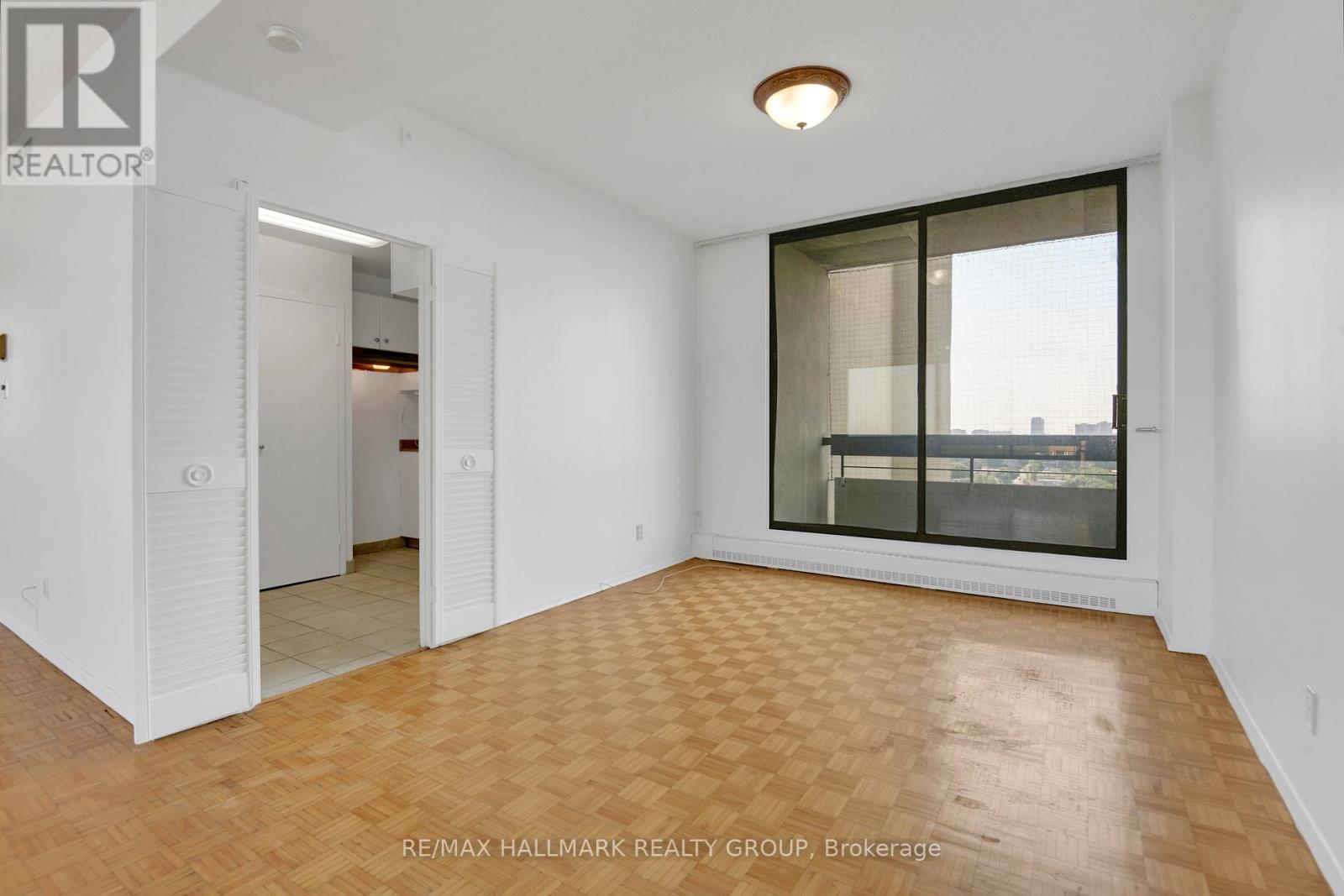 9a - 400 Laurier Avenue E