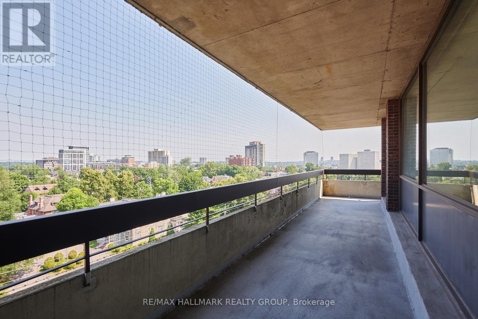 9a - 400 Laurier Avenue E