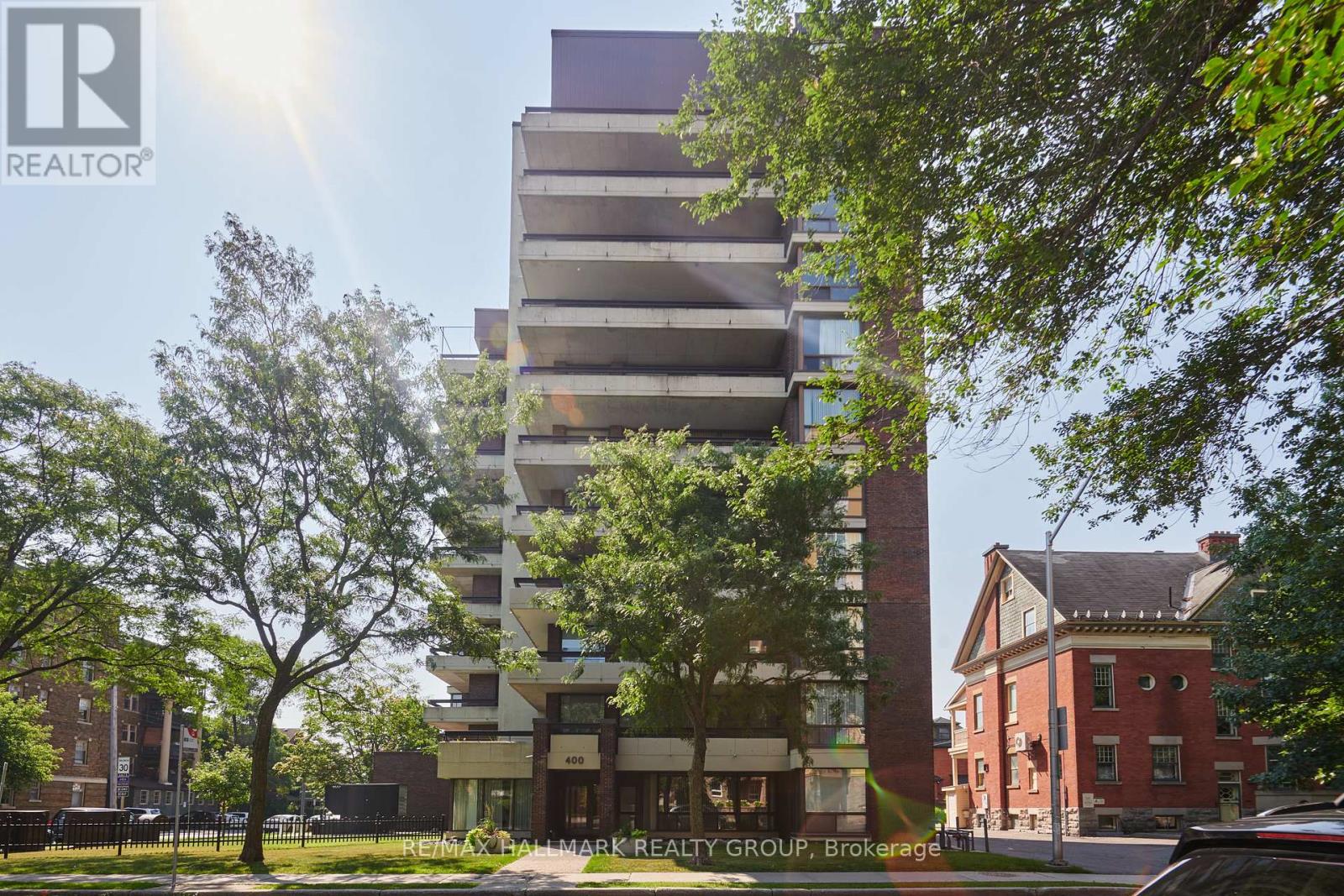 9a - 400 Laurier Avenue E