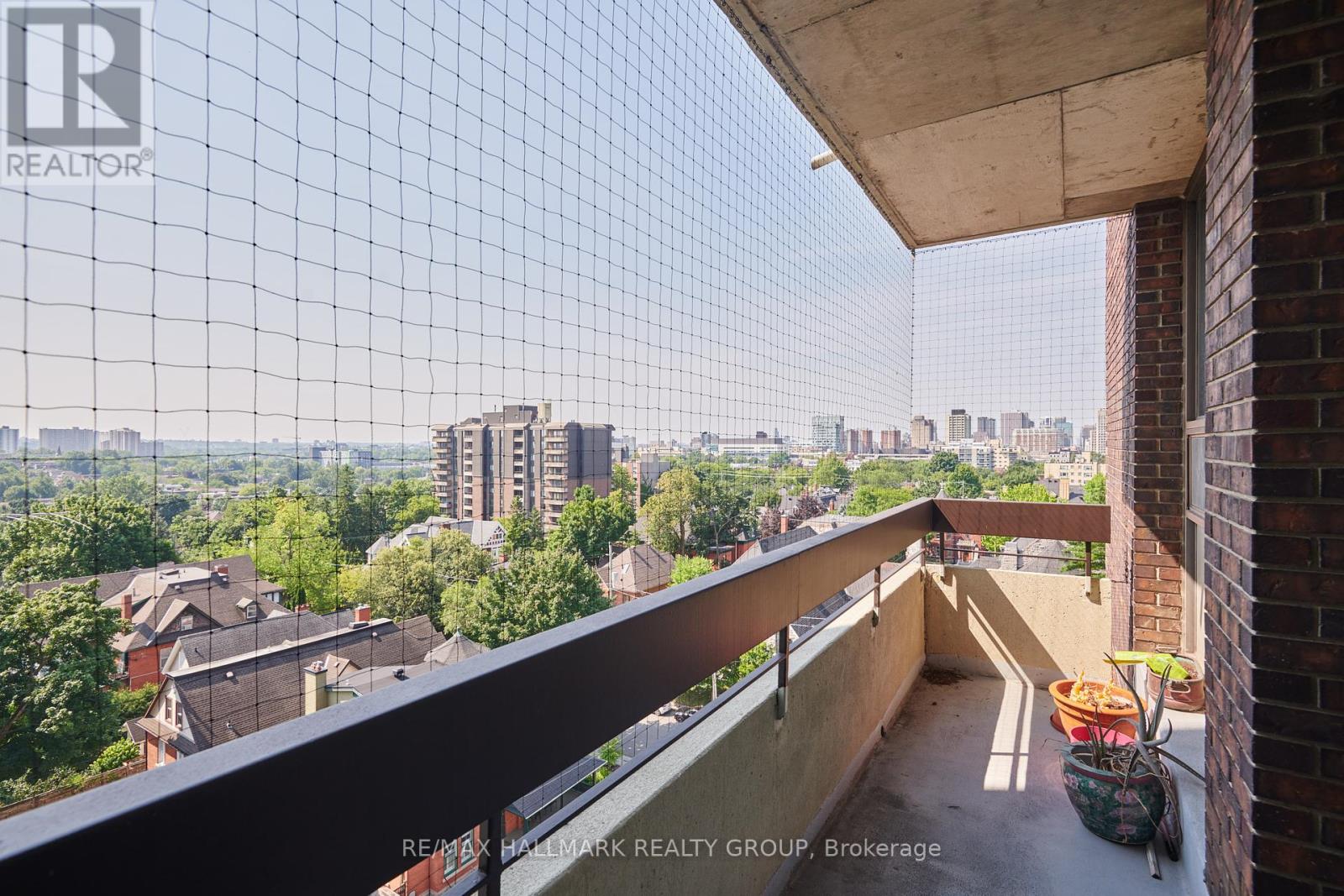 9a - 400 Laurier Avenue E