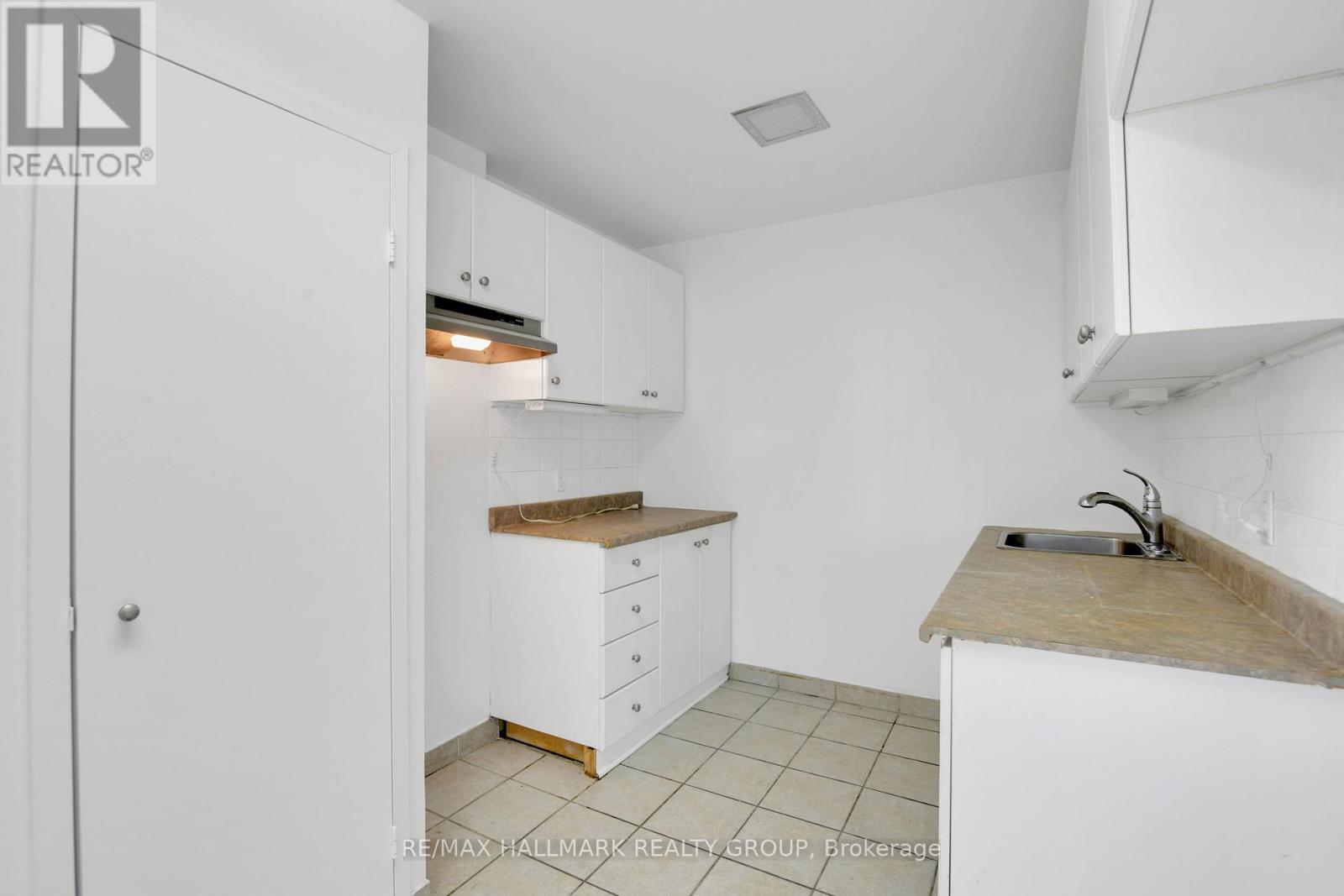 9a - 400 Laurier Avenue E