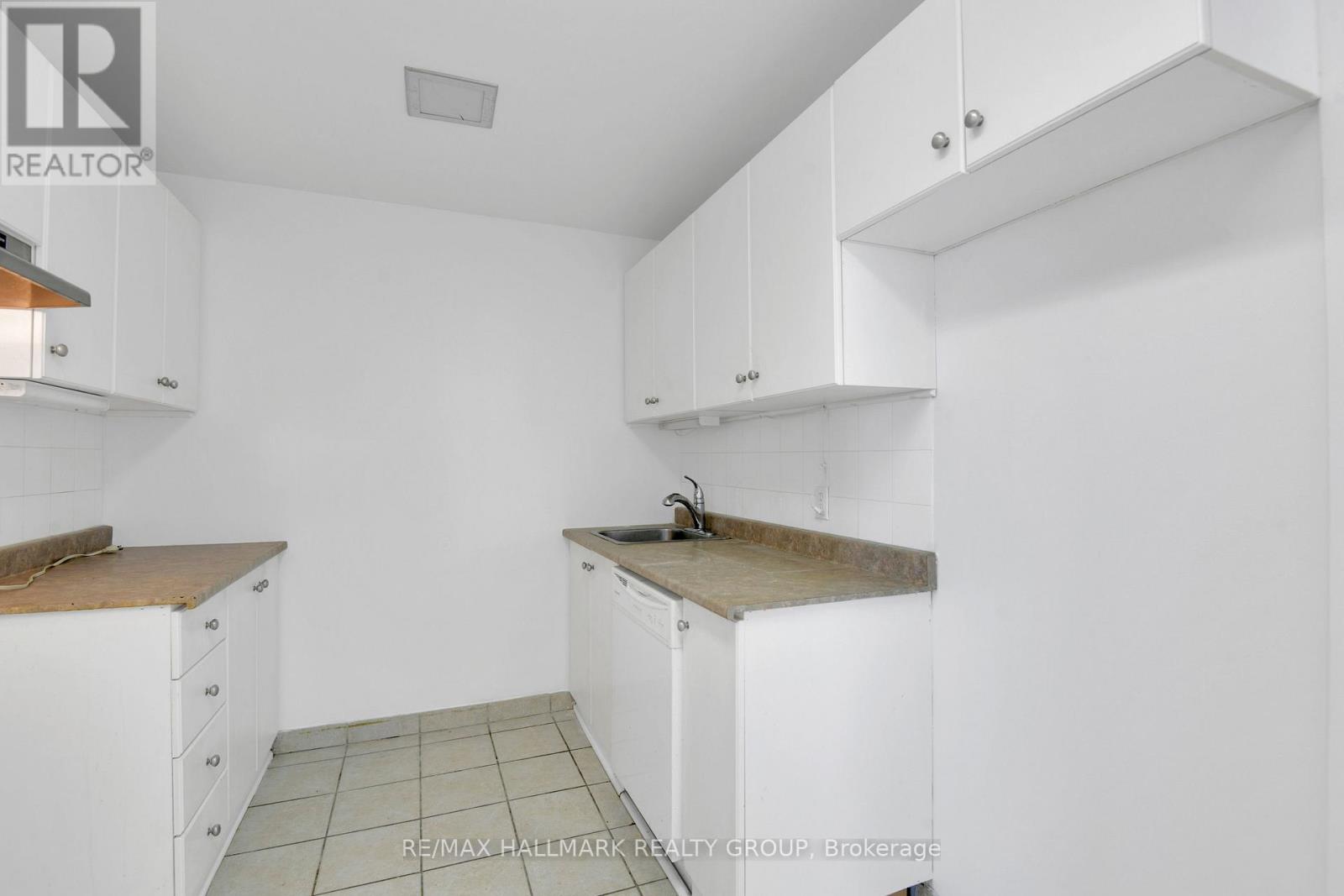9a - 400 Laurier Avenue E