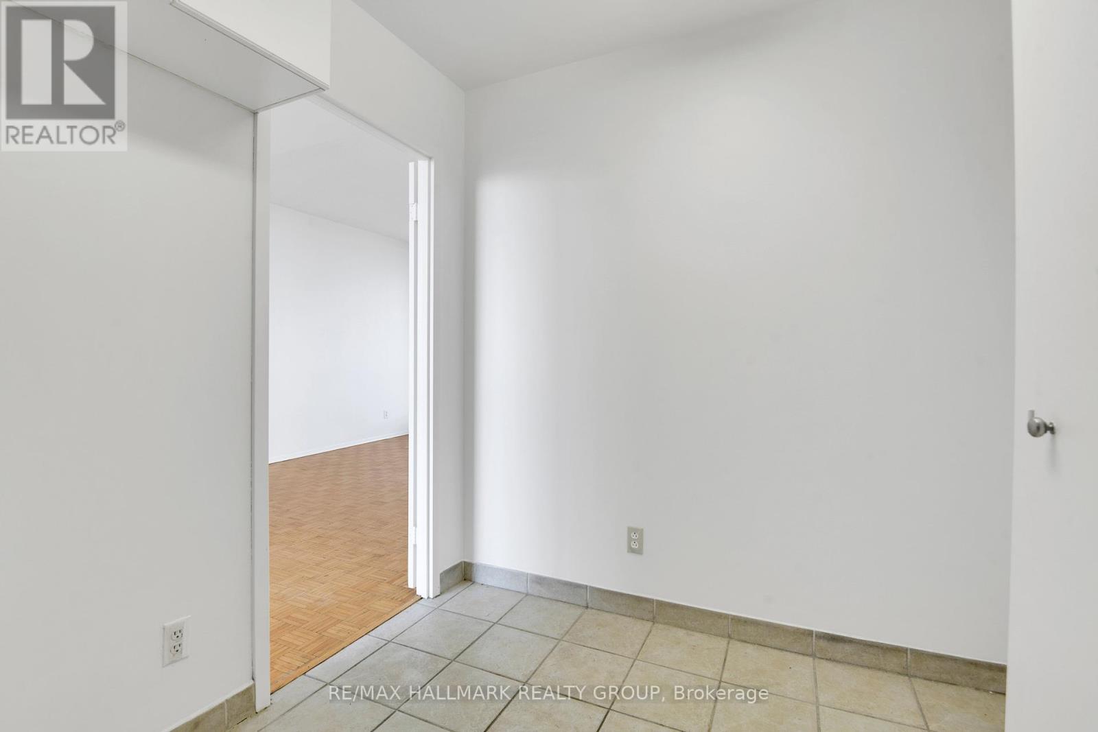 9a - 400 Laurier Avenue E