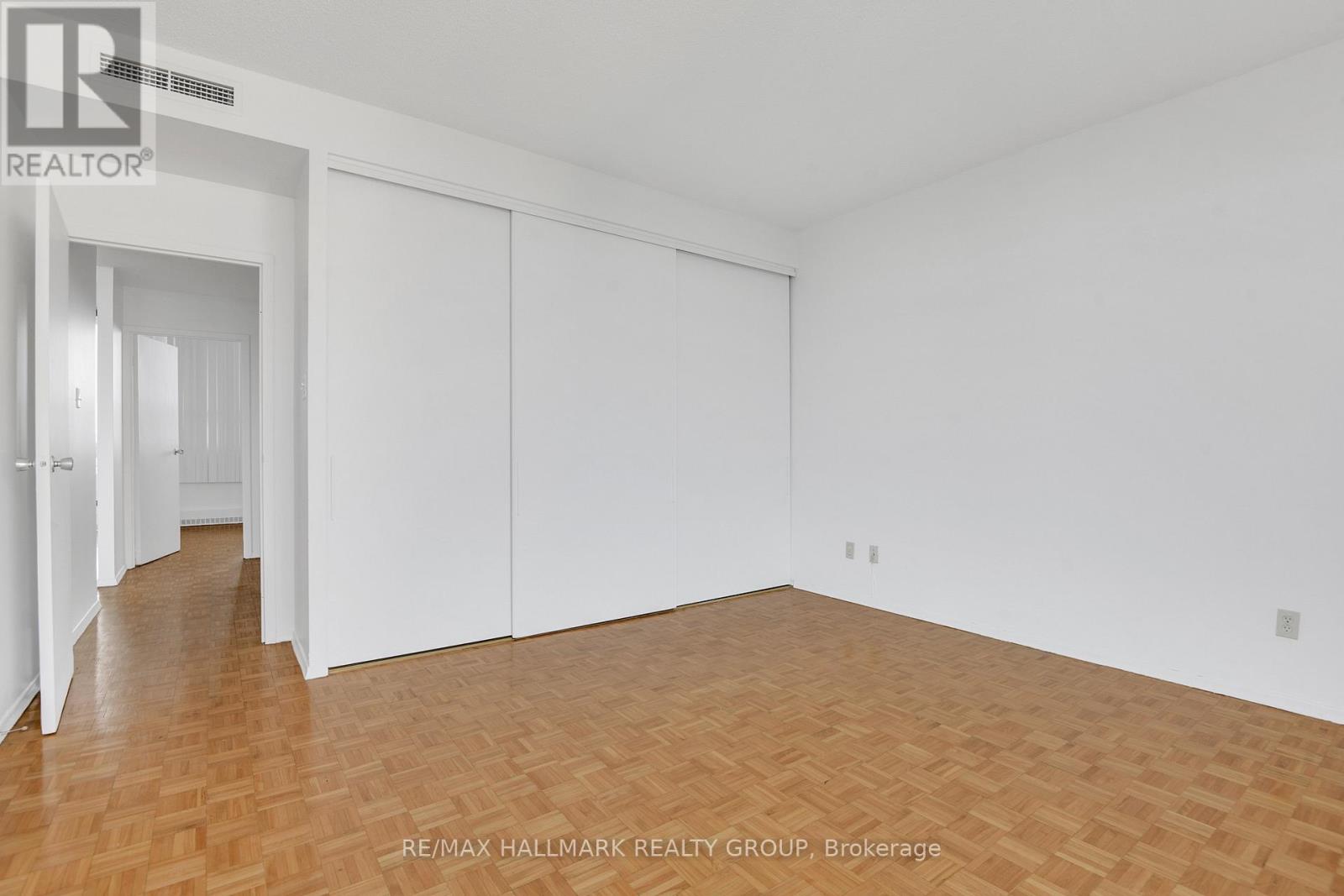 9a - 400 Laurier Avenue E