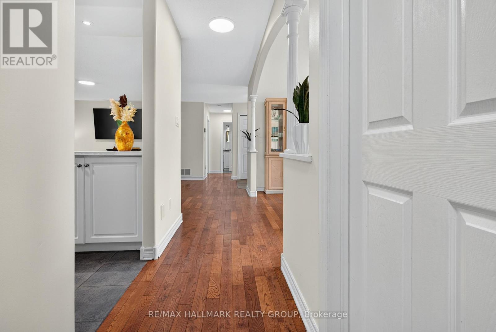 11 Rideau Crossing Crescent