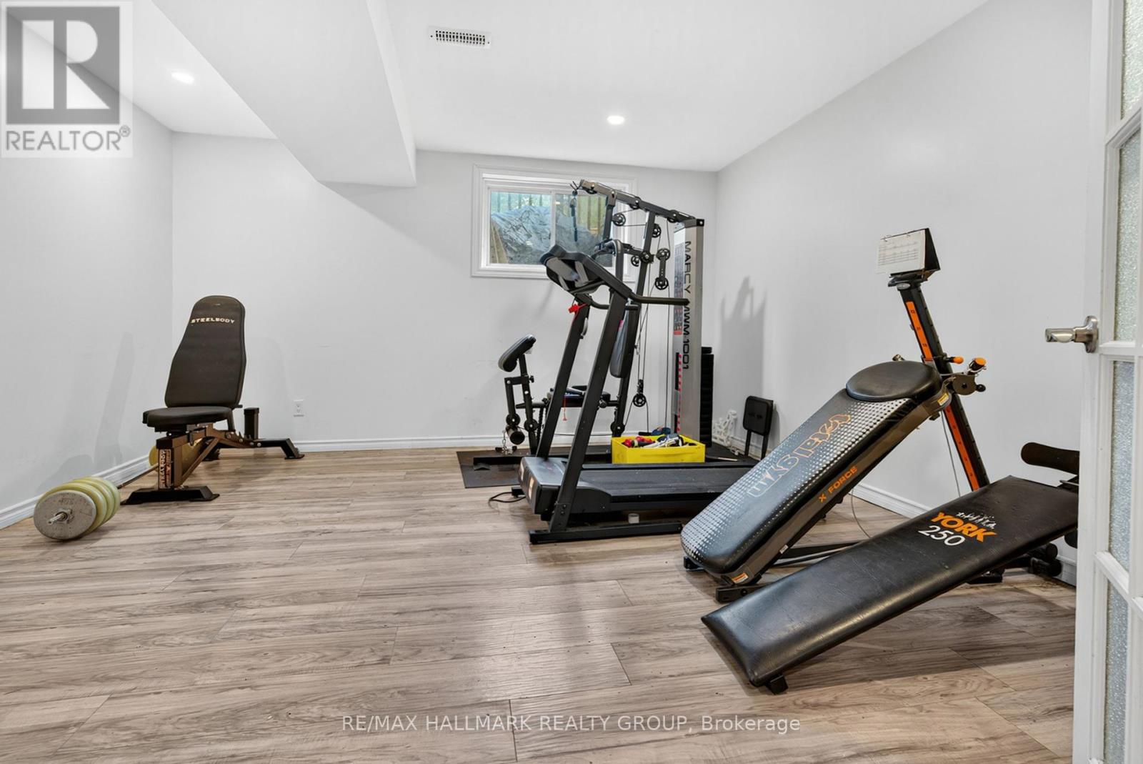 11 Rideau Crossing Crescent