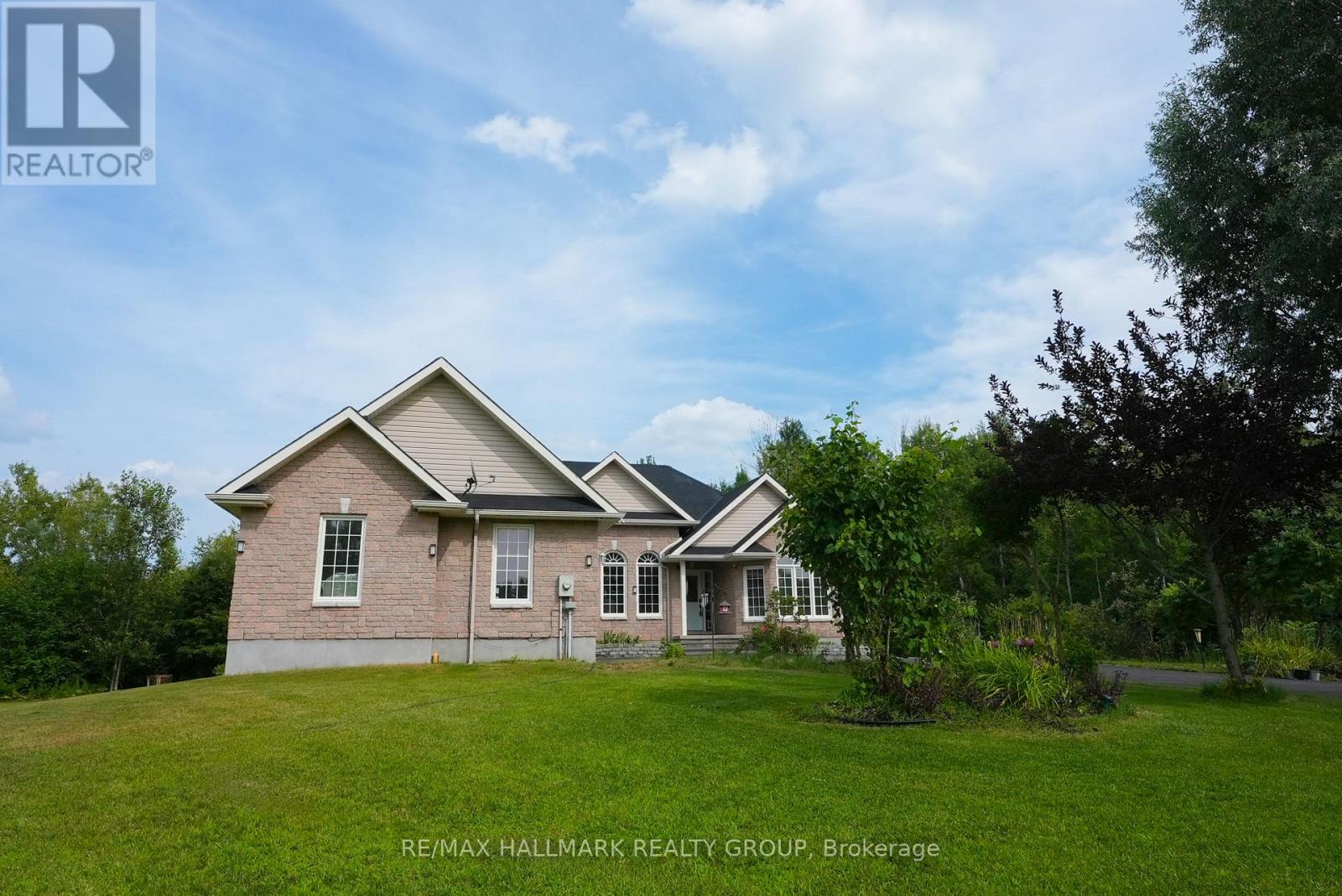 11 Rideau Crossing Crescent