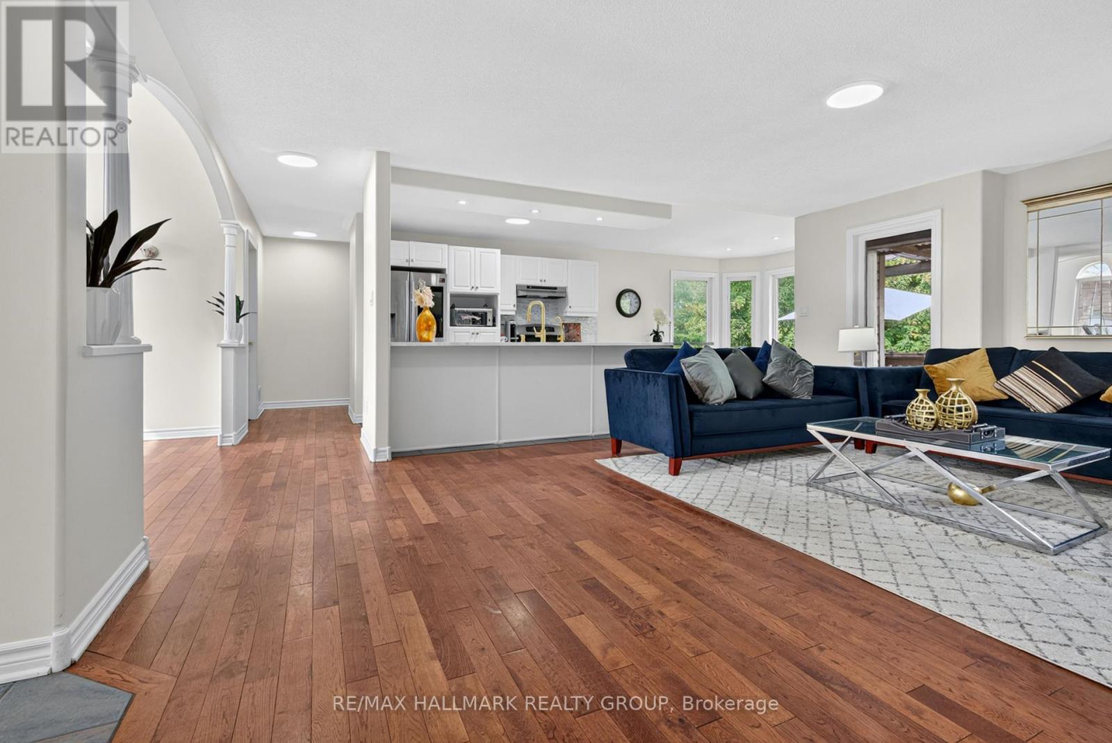 11 Rideau Crossing Crescent