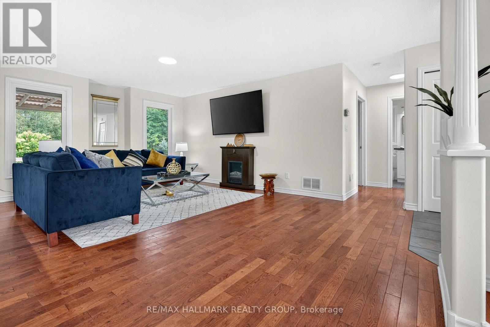 11 Rideau Crossing Crescent