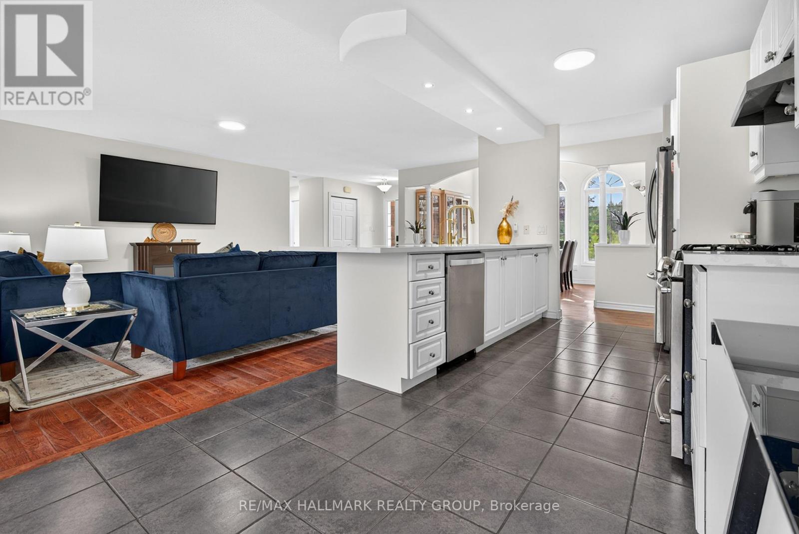 11 Rideau Crossing Crescent