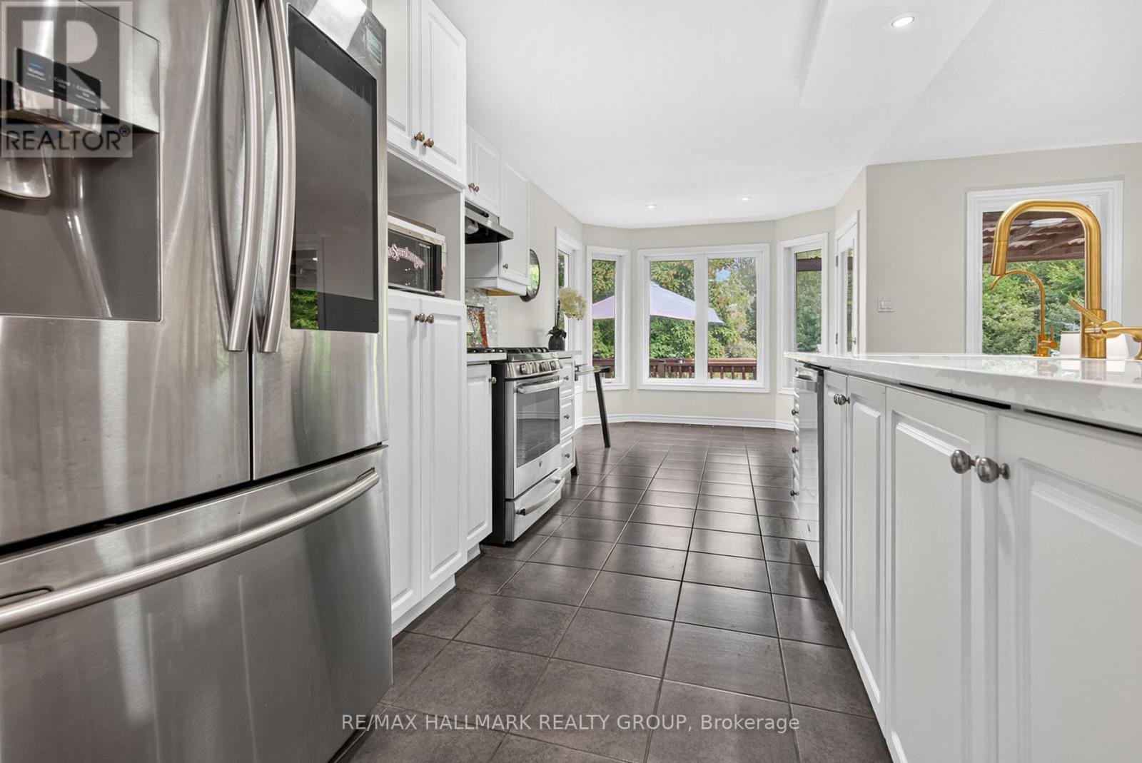 11 Rideau Crossing Crescent