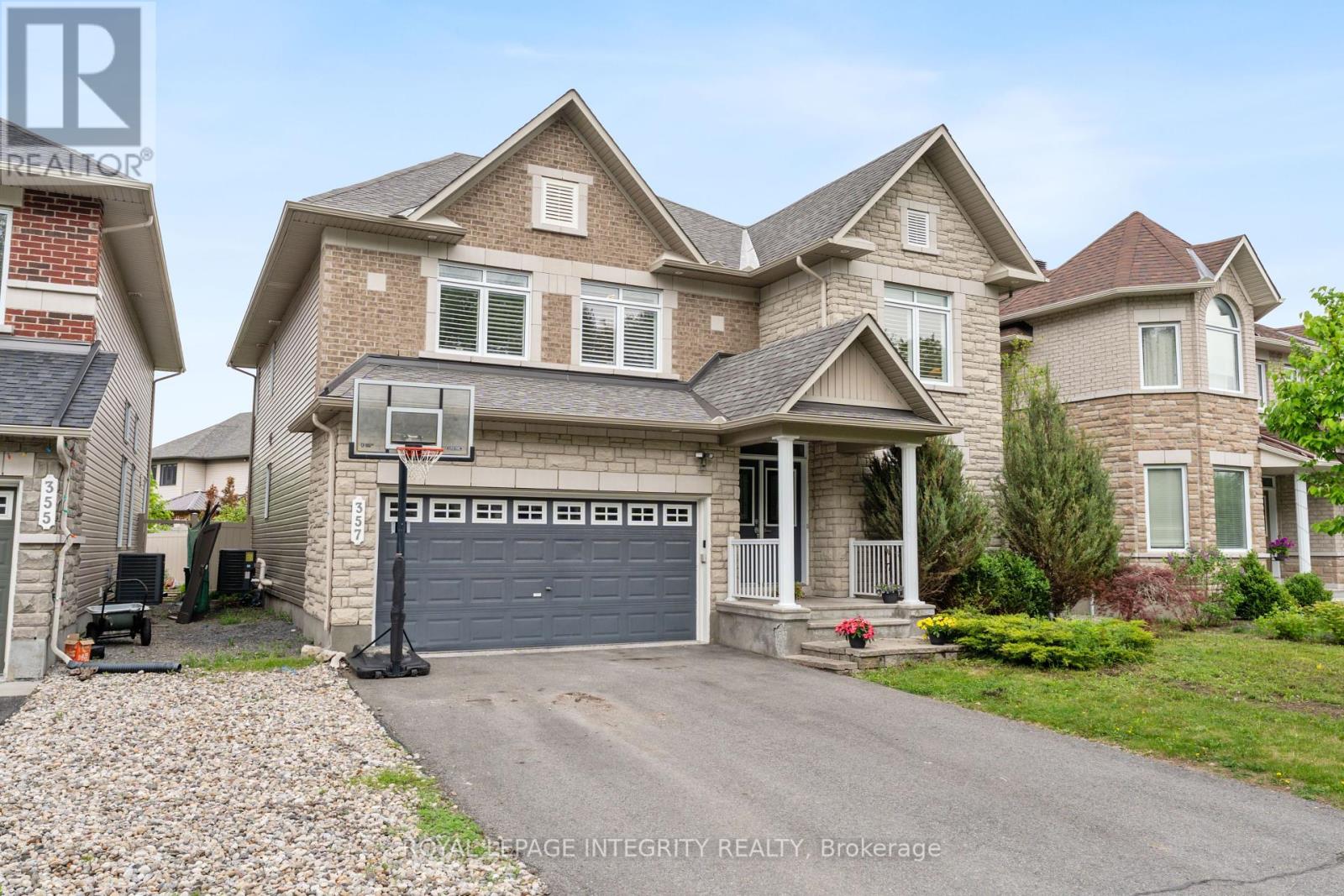 357 Langrell Crescent