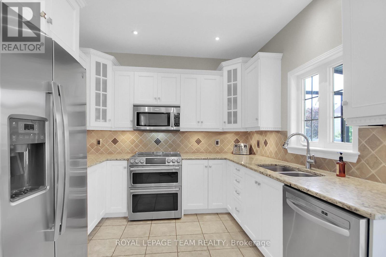 936 Rossburn Crescent