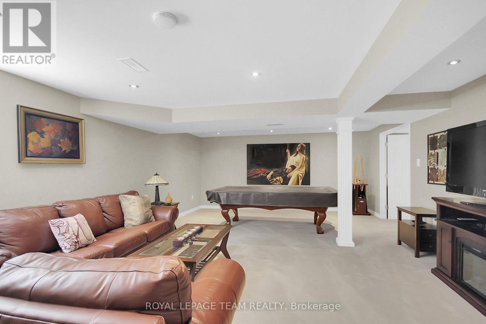 936 Rossburn Crescent