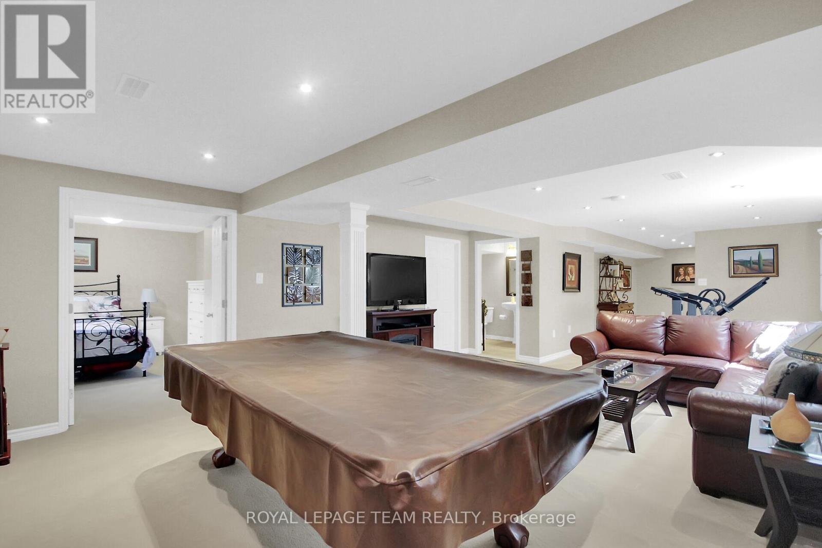 936 Rossburn Crescent