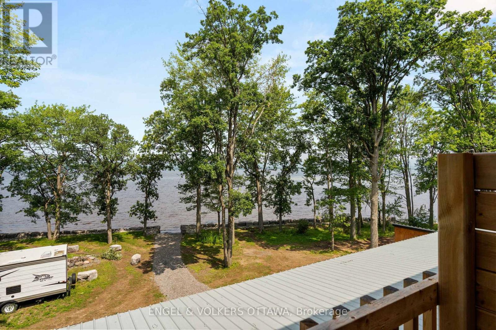 866 Bayview Drive