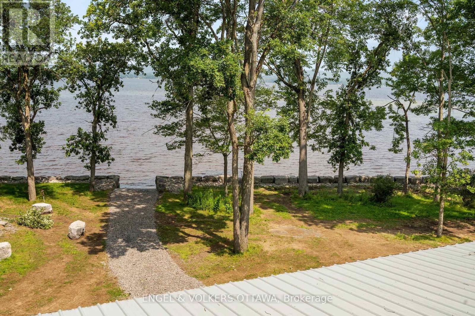 866 Bayview Drive
