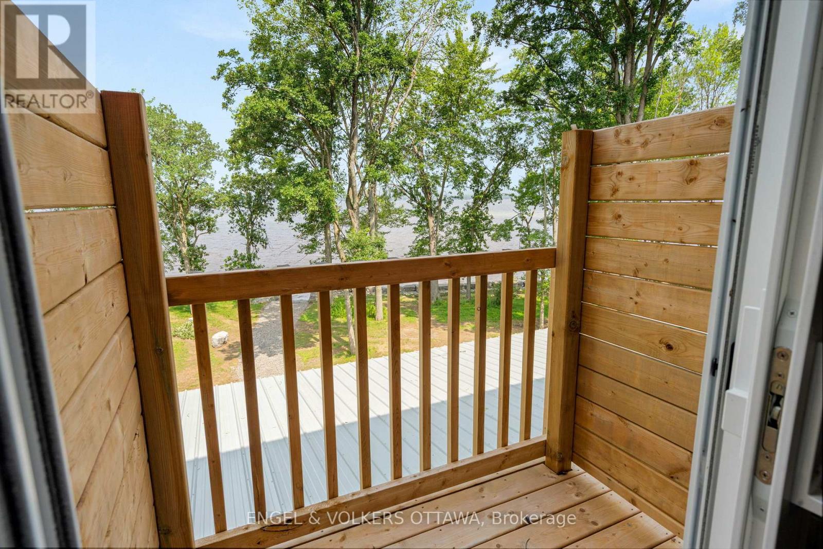 866 Bayview Drive