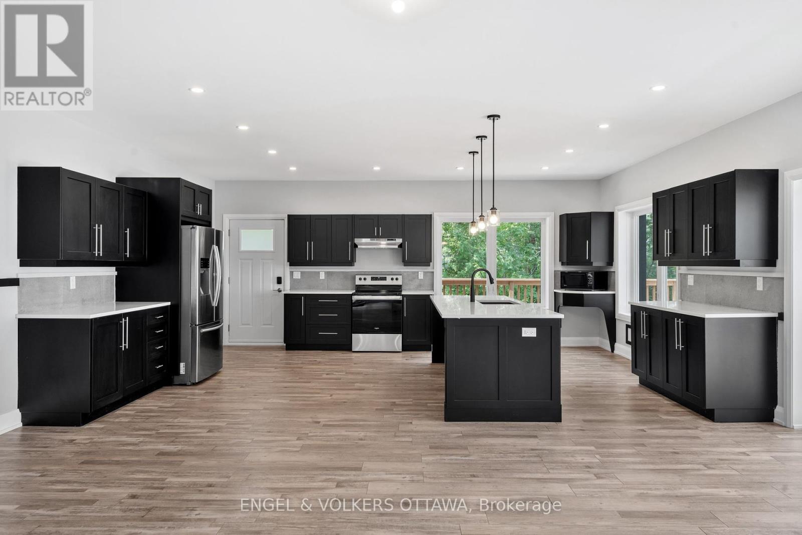 866 Bayview Drive