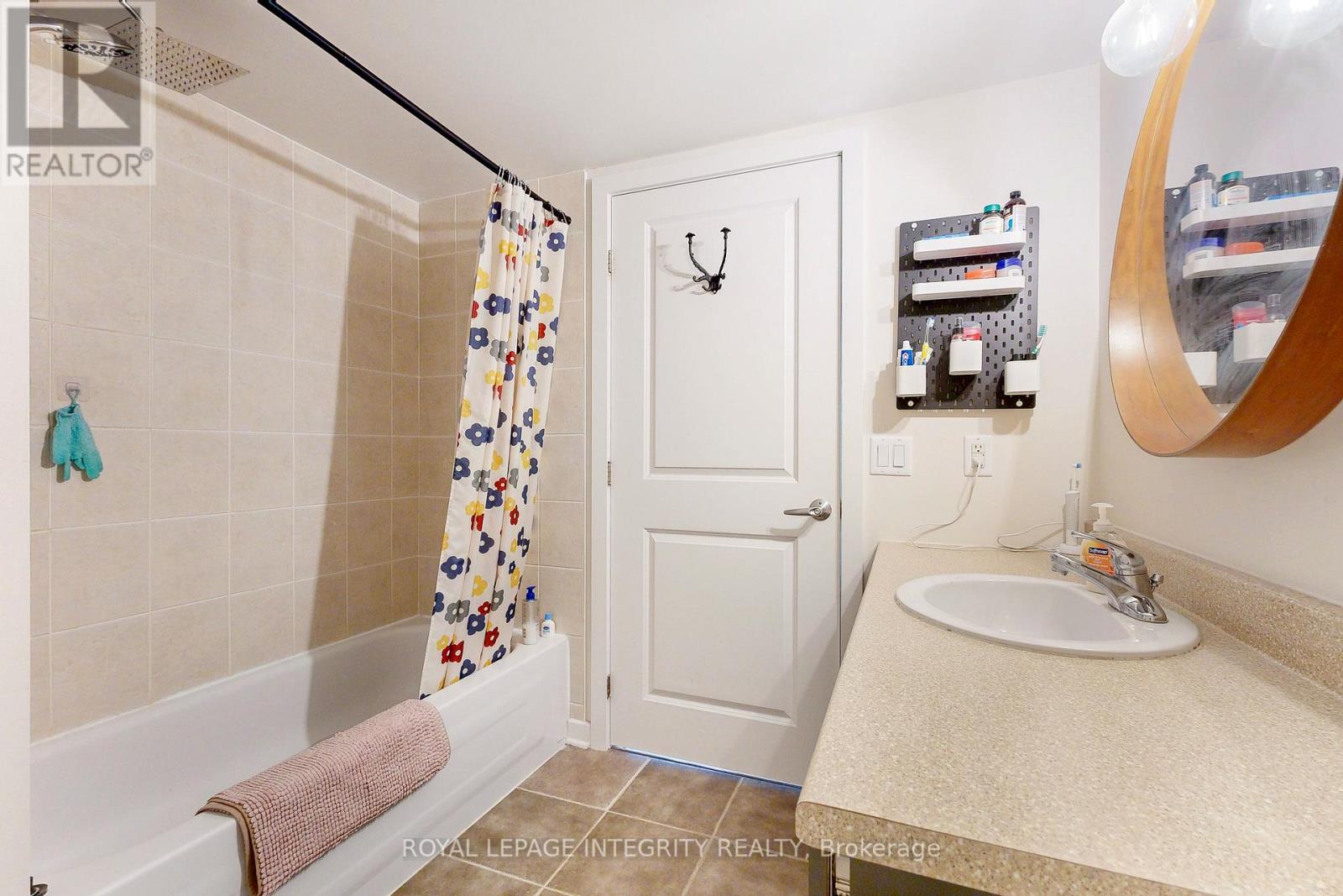203 - 138 Somerset Street W