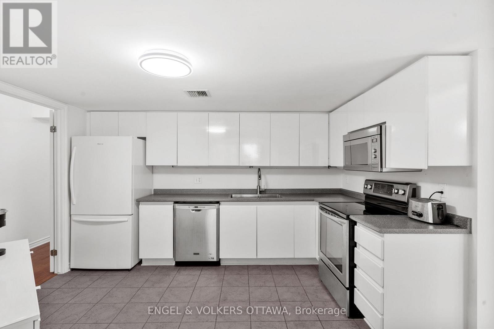 305 - 3105 Carling Avenue