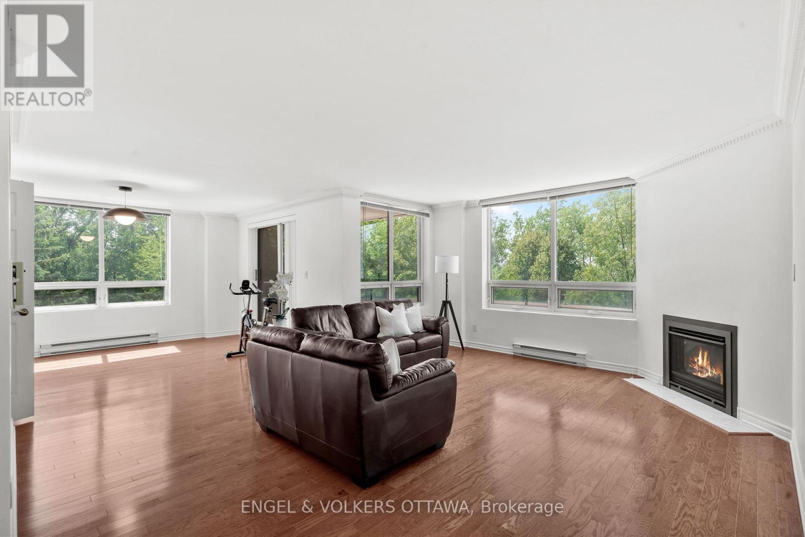 305 - 3105 Carling Avenue