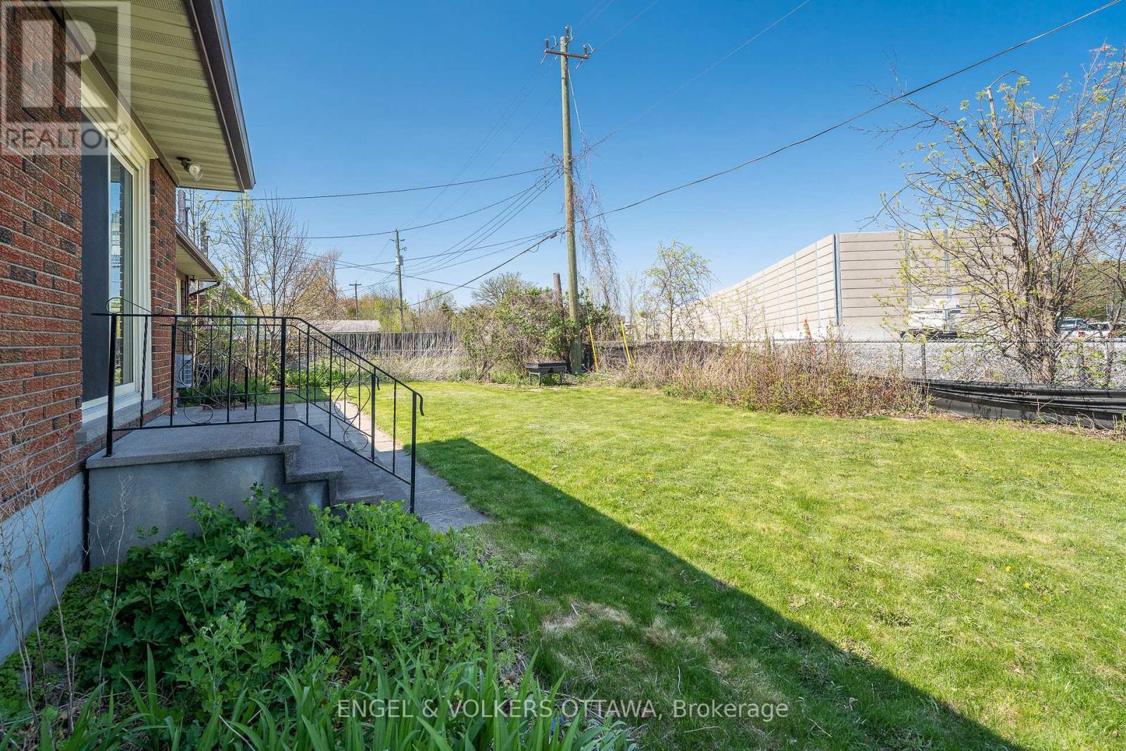 989 Connaught Avenue