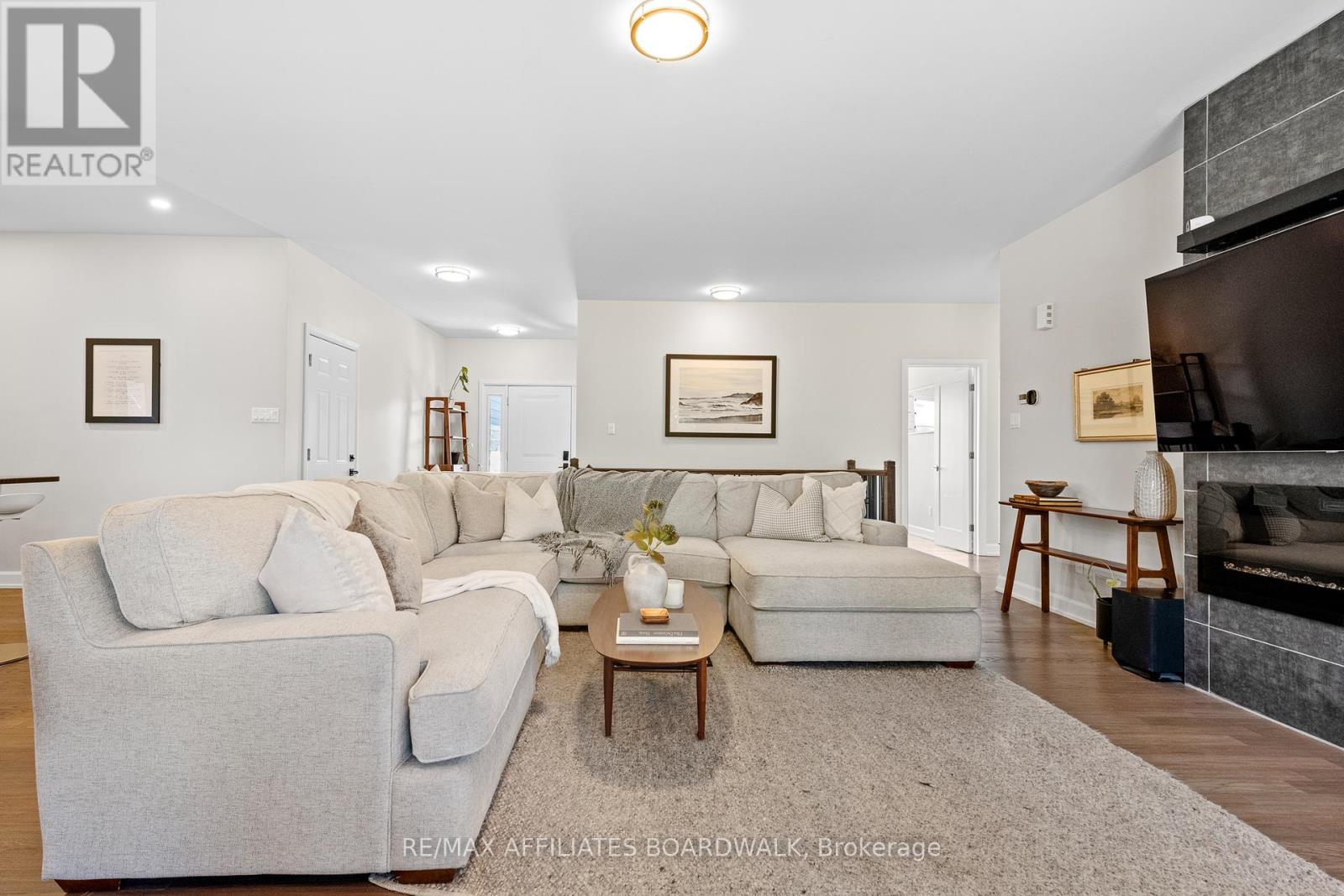400 Cinnamon Crescent