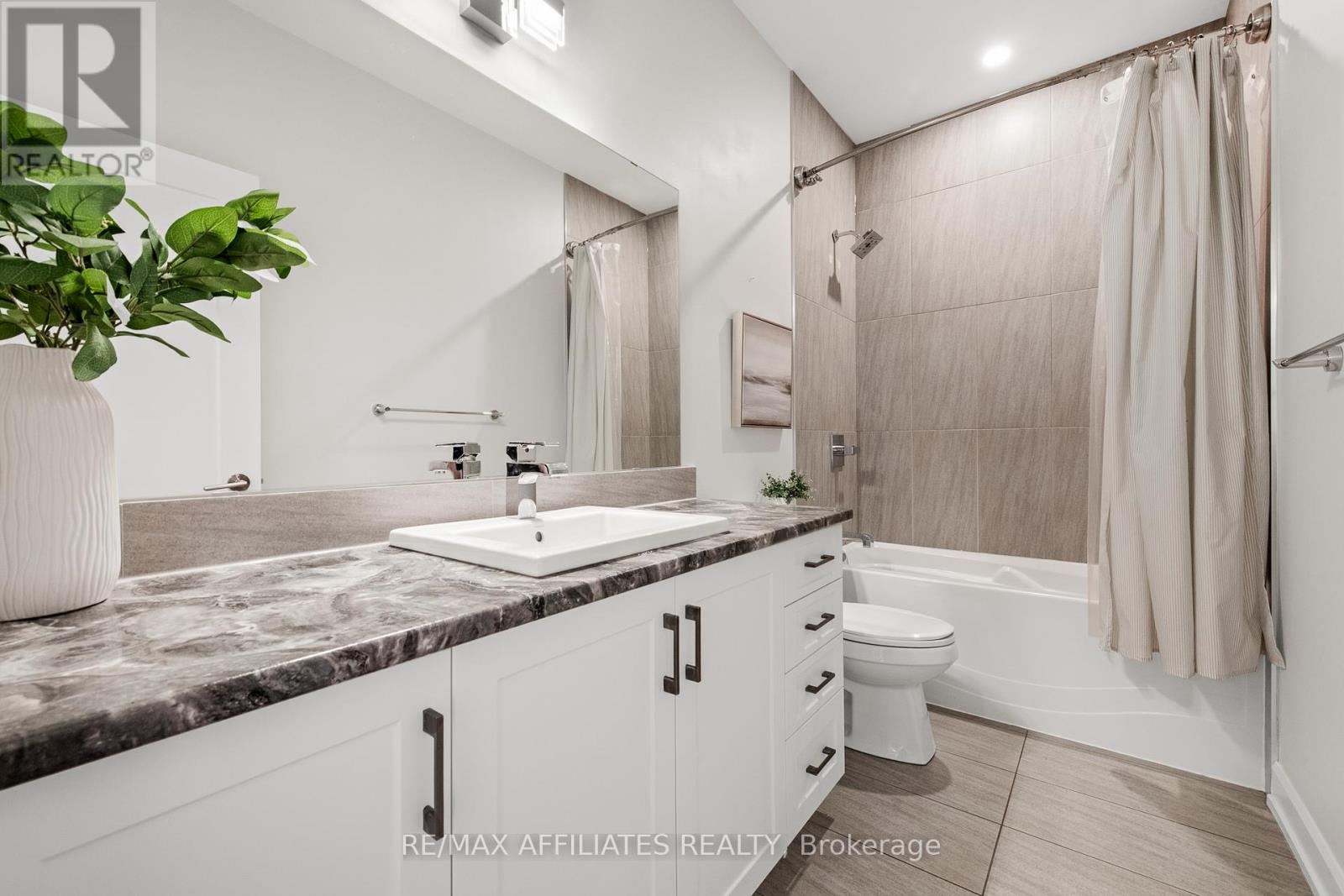 400 Cinnamon Crescent