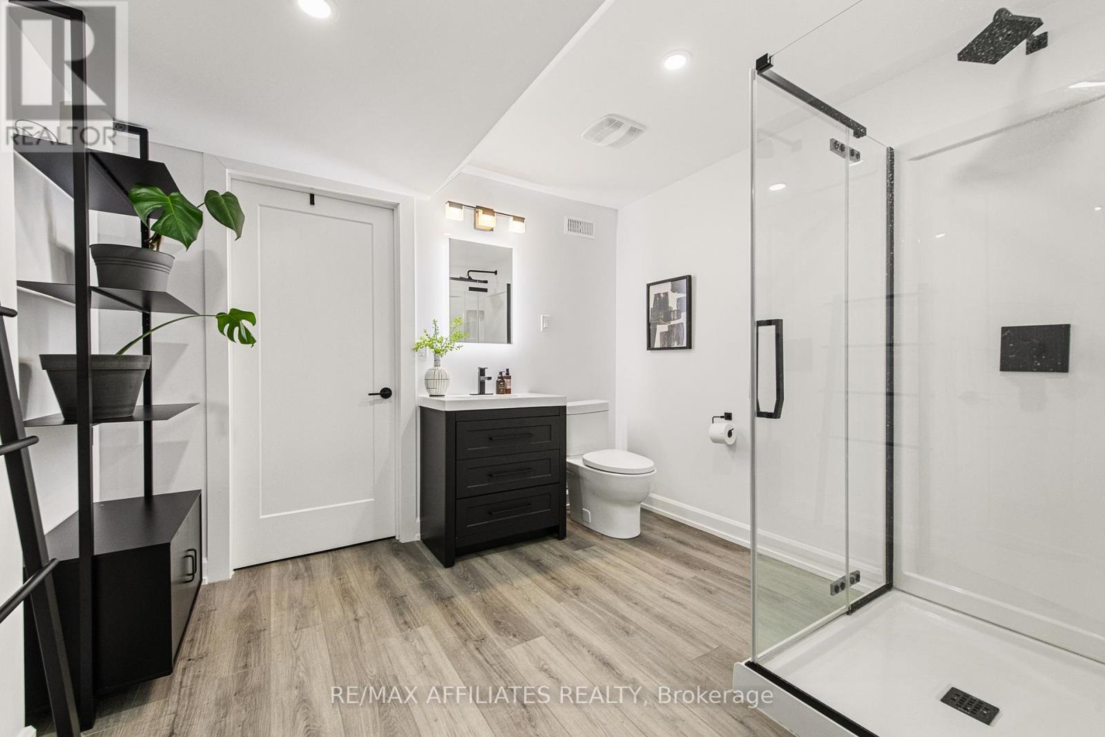 400 Cinnamon Crescent