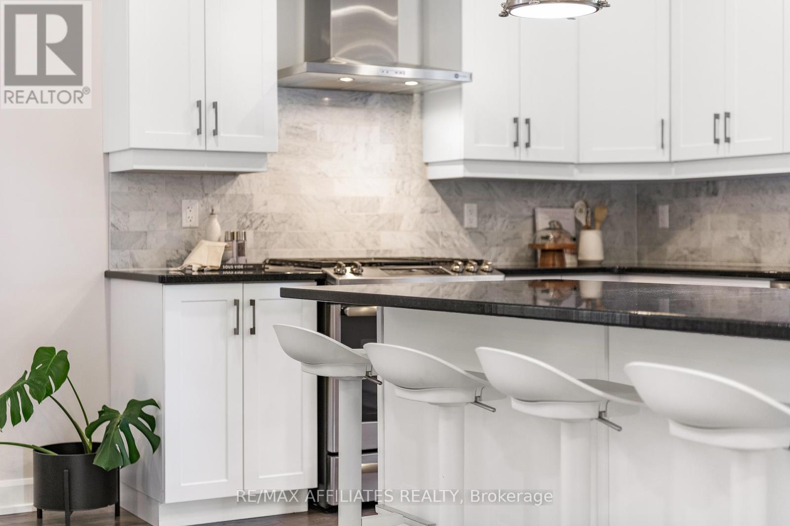 400 Cinnamon Crescent