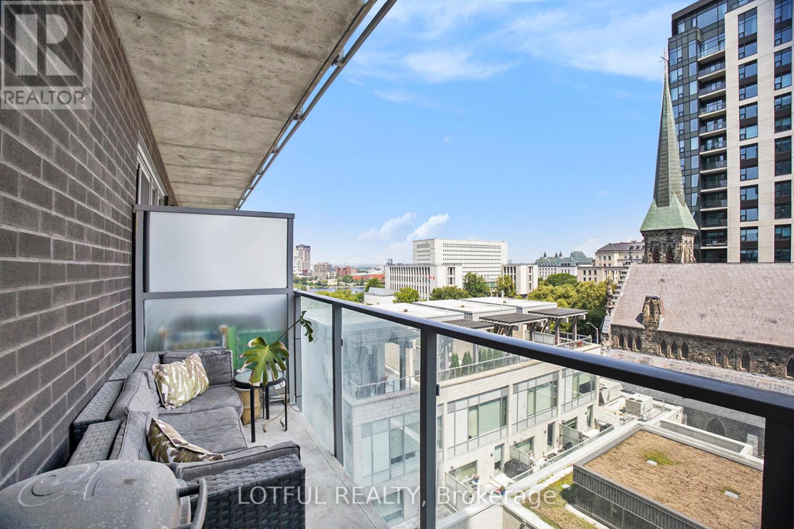 601 - 428 Sparks Street