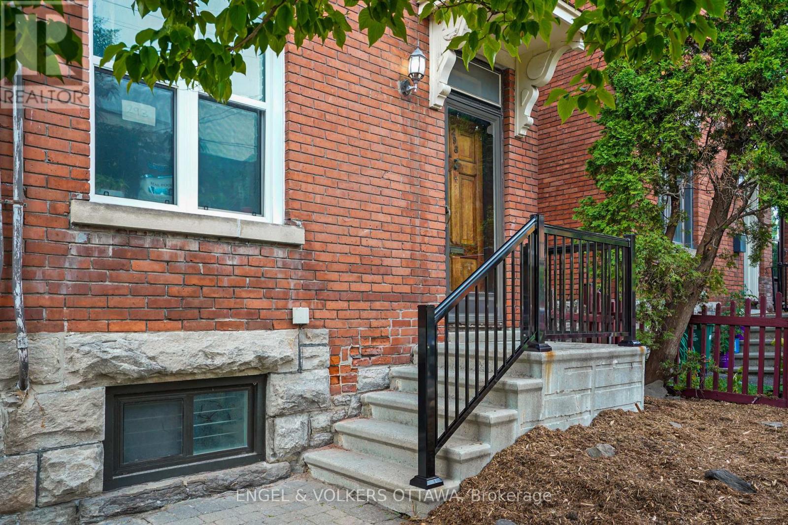 293 Somerset Street E