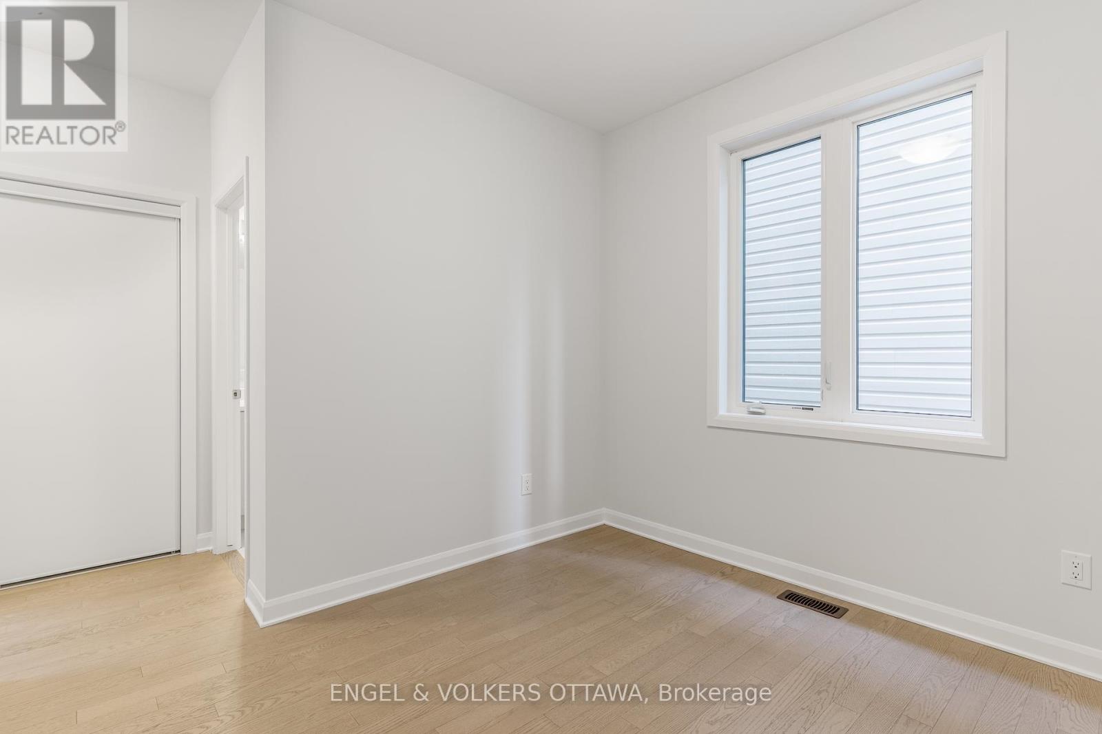 325 Elsie Macgill Walk