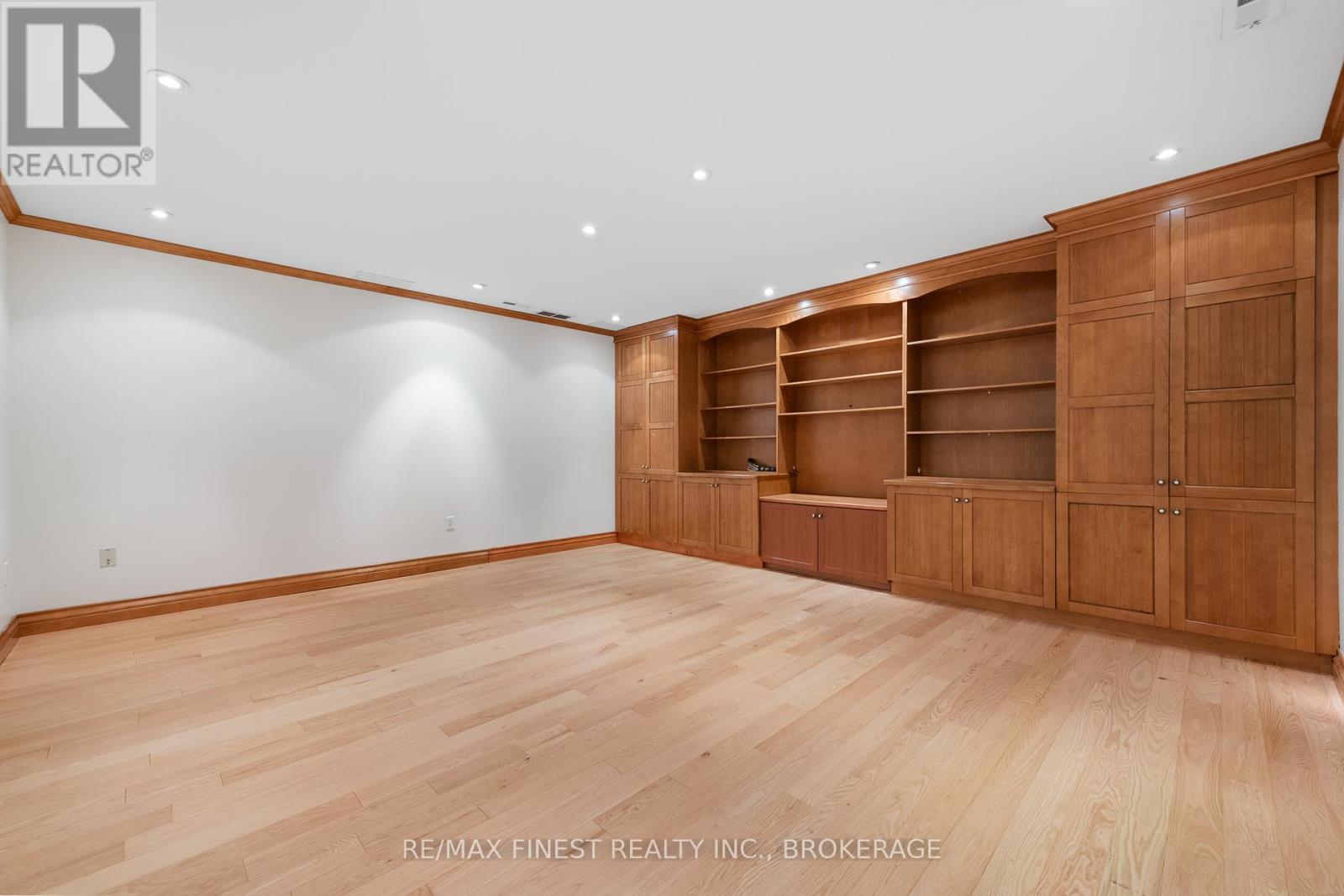 5 - 111 Echo Drive