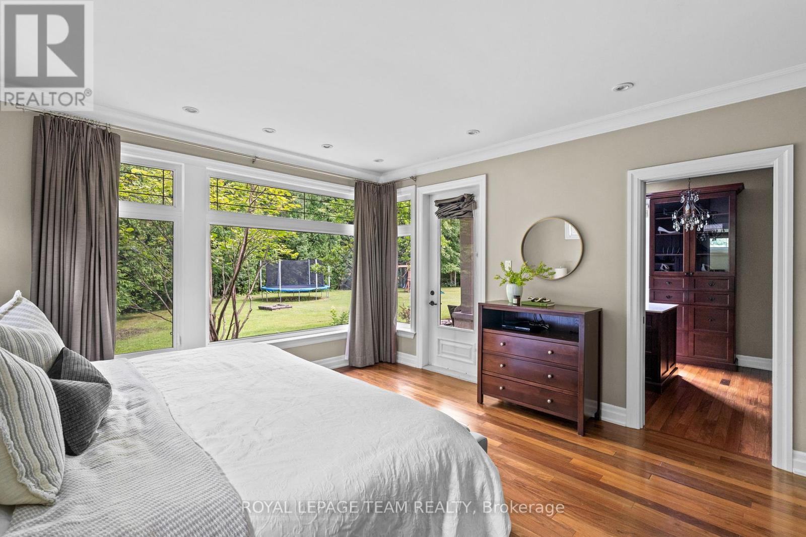 5811 Longhearth Way