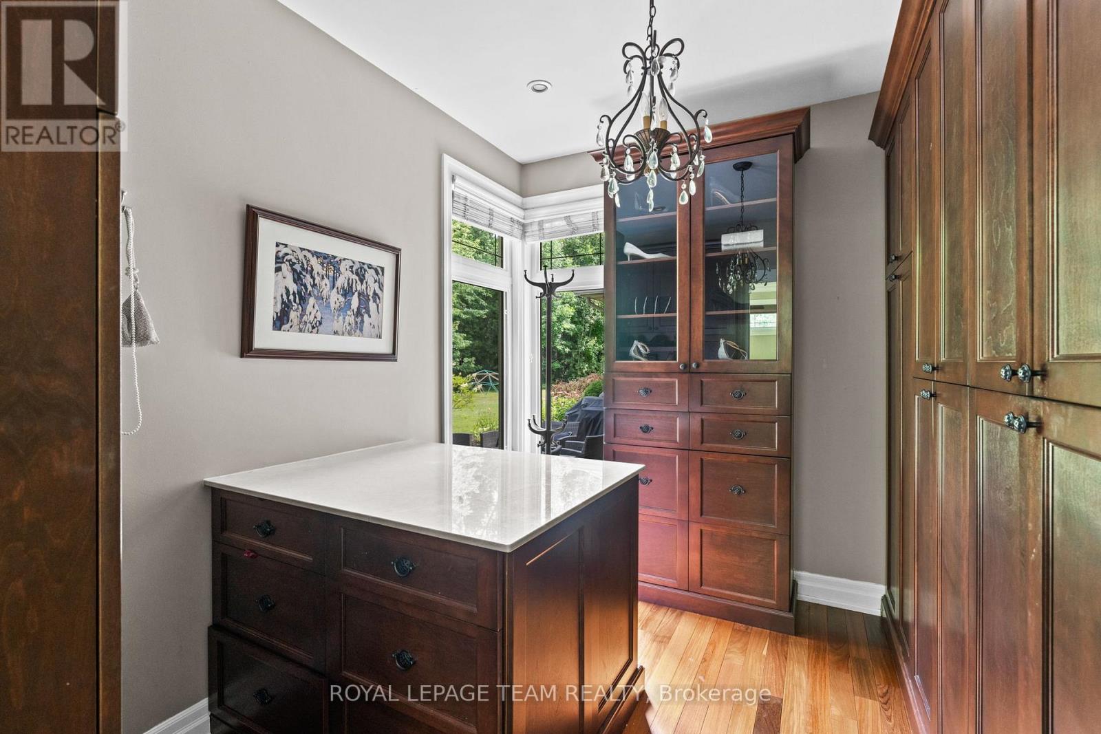 5811 Longhearth Way